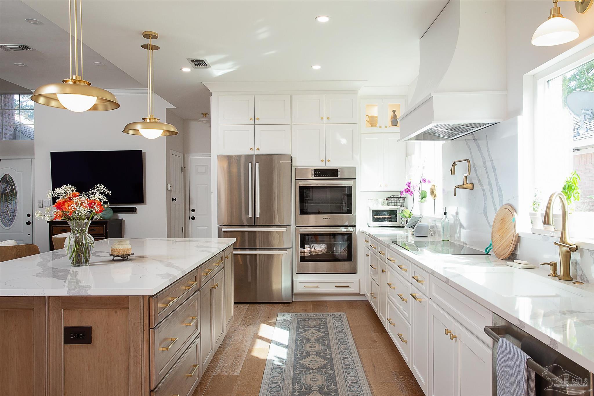4004 Longwood Cir