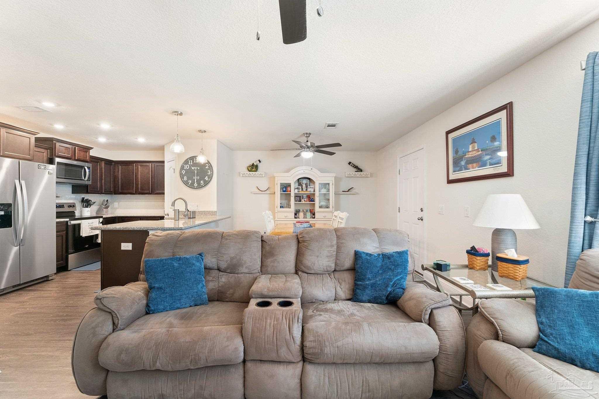 5033 Peach Dr