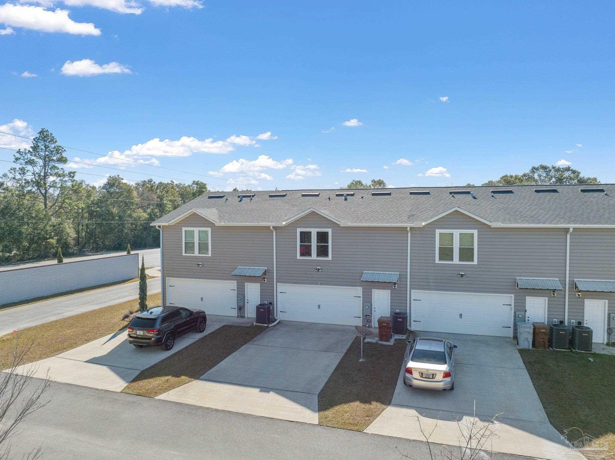 5033 Peach Dr