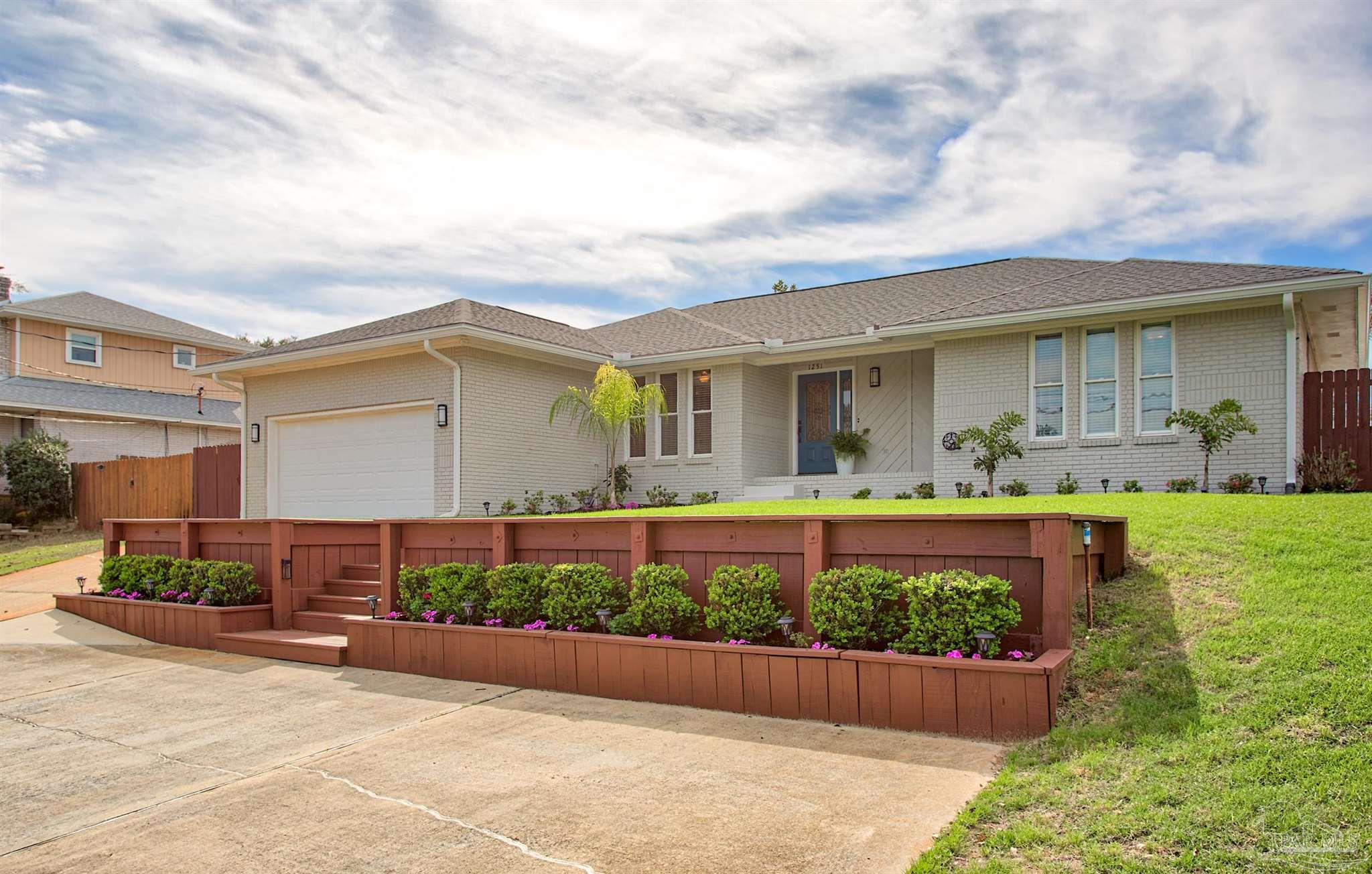 1251 Bayview Ln