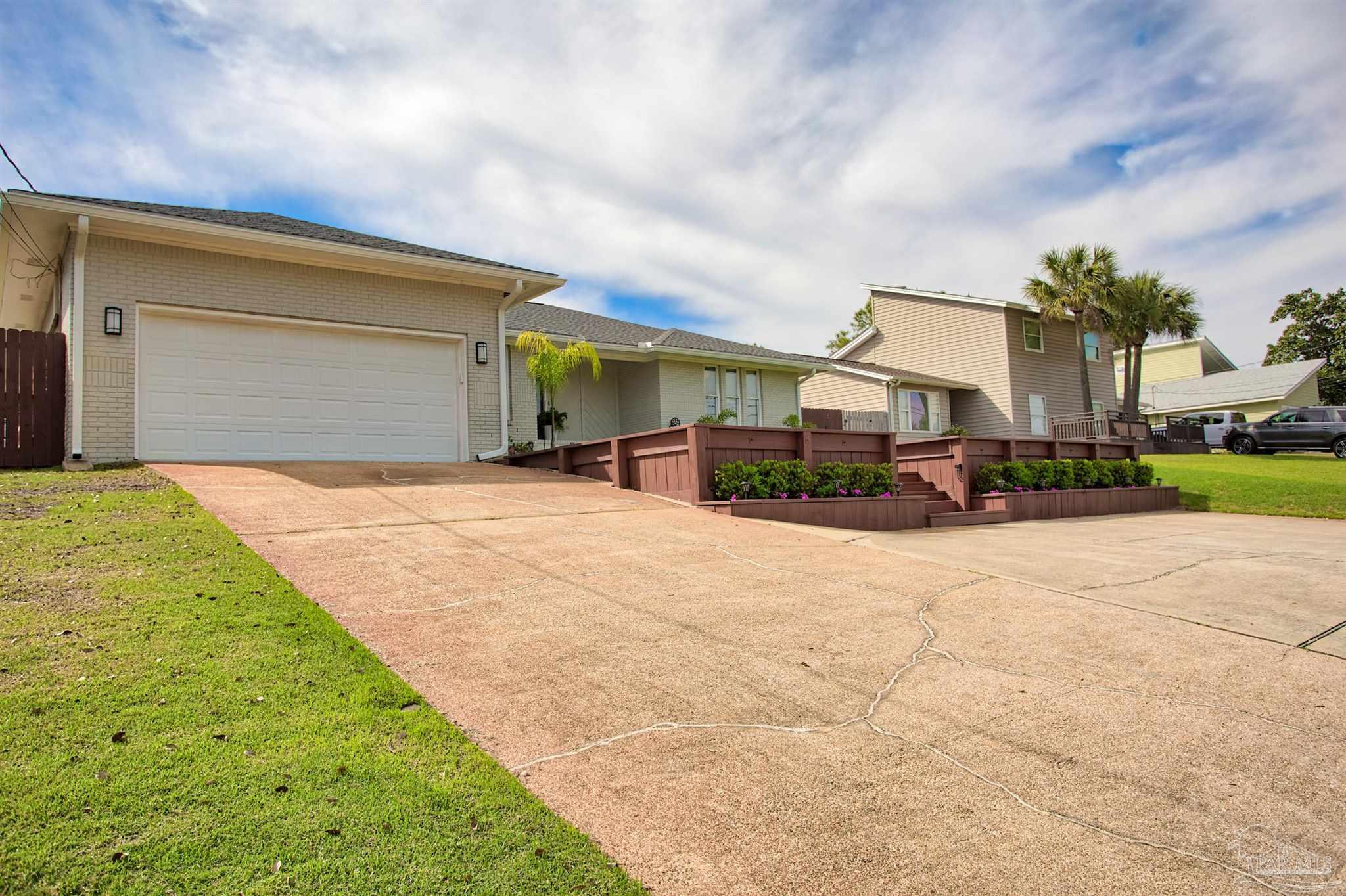 1251 Bayview Ln