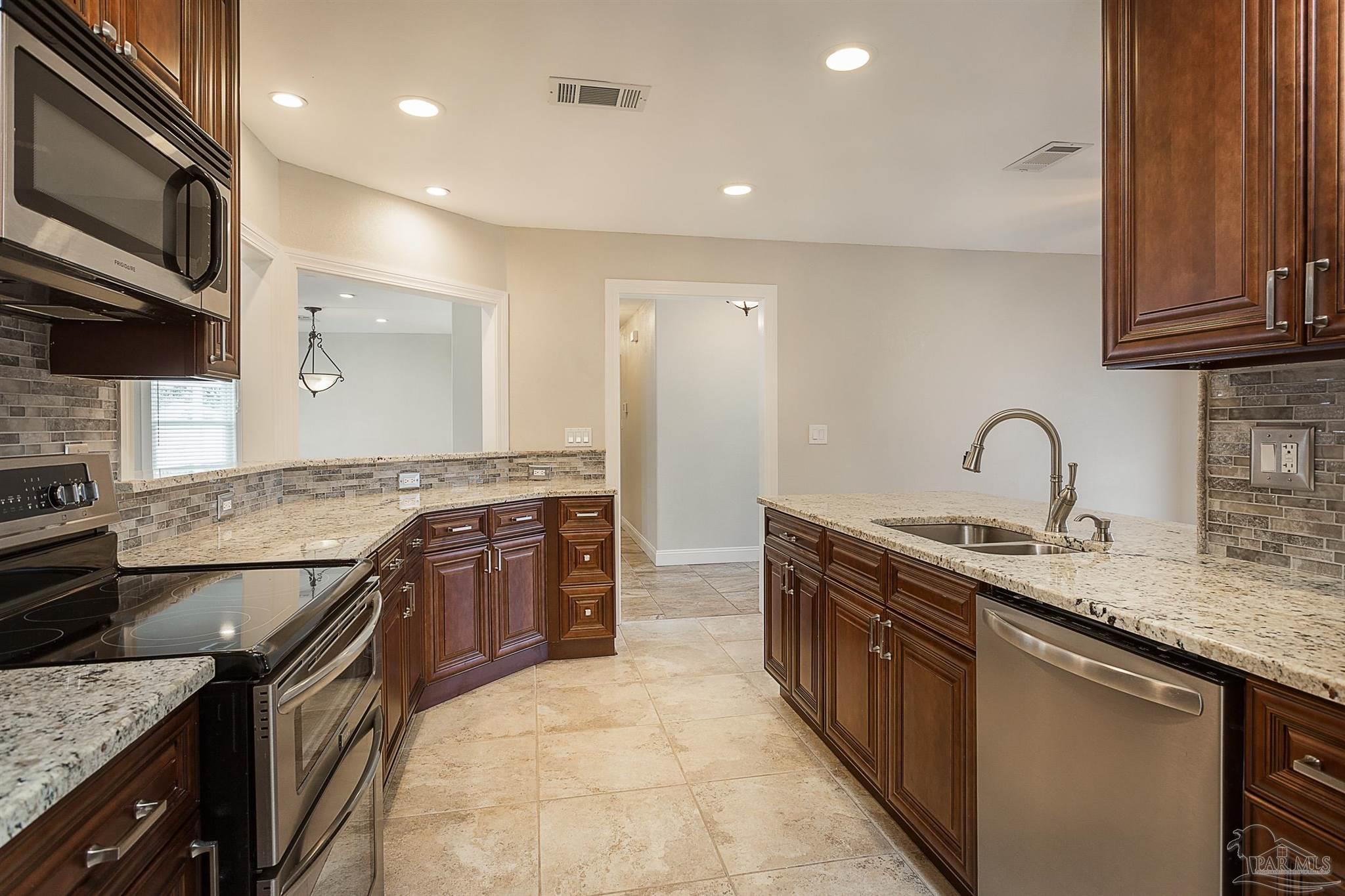 1251 Bayview Ln