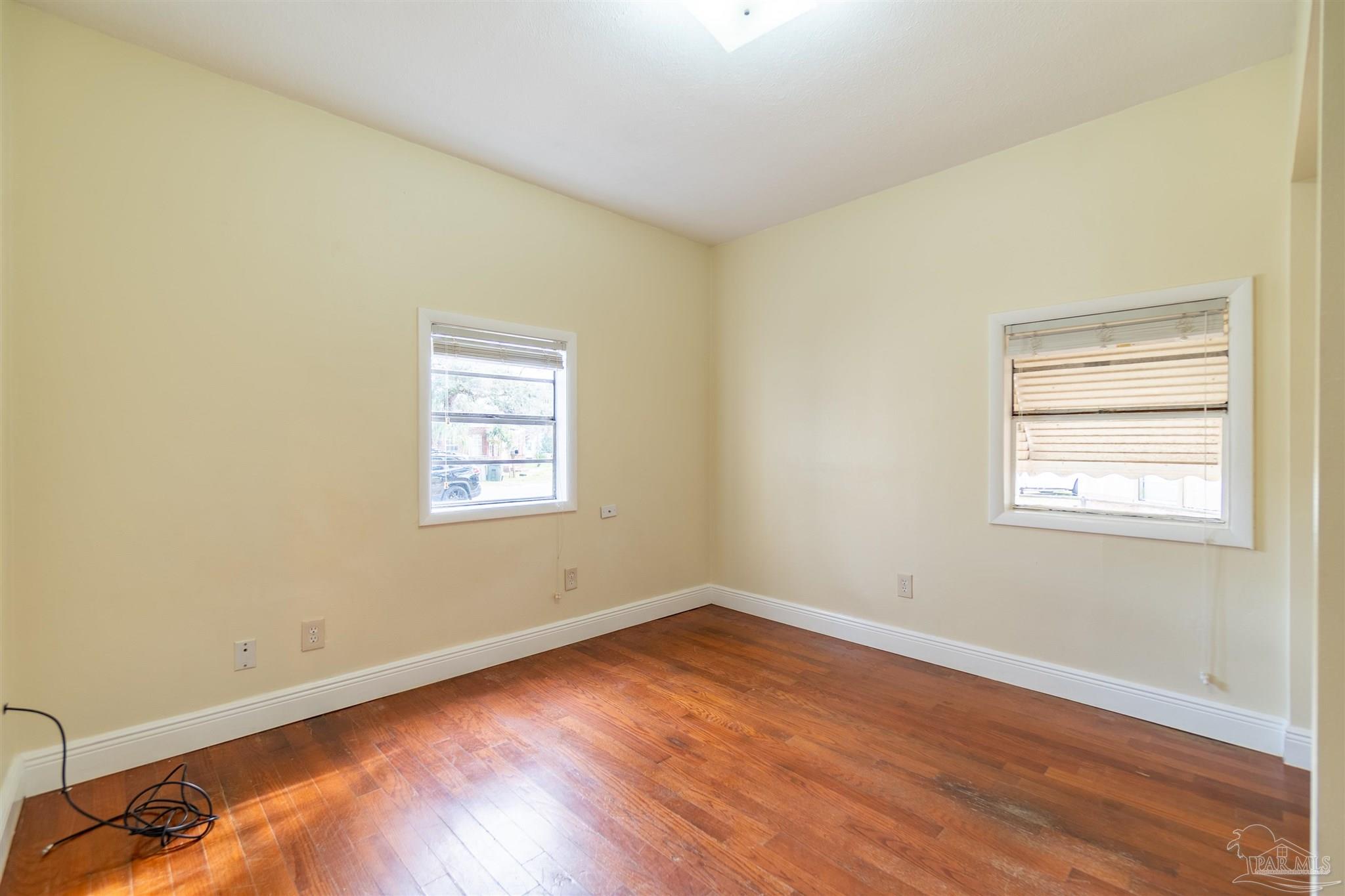 3 E Carver Dr