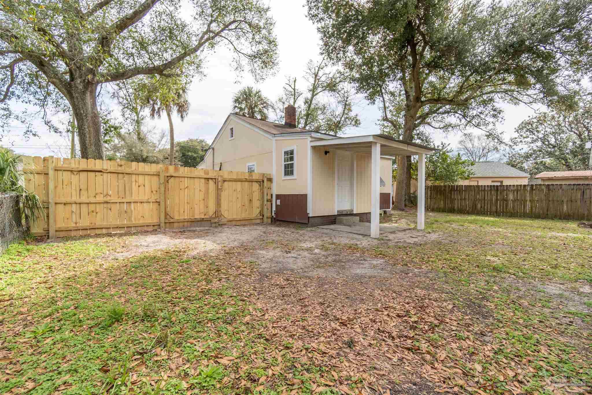 3 E Carver Dr