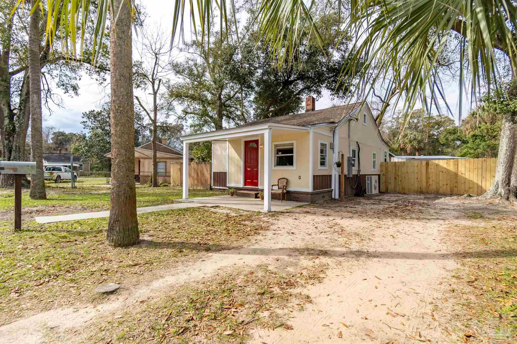 3 E Carver Dr