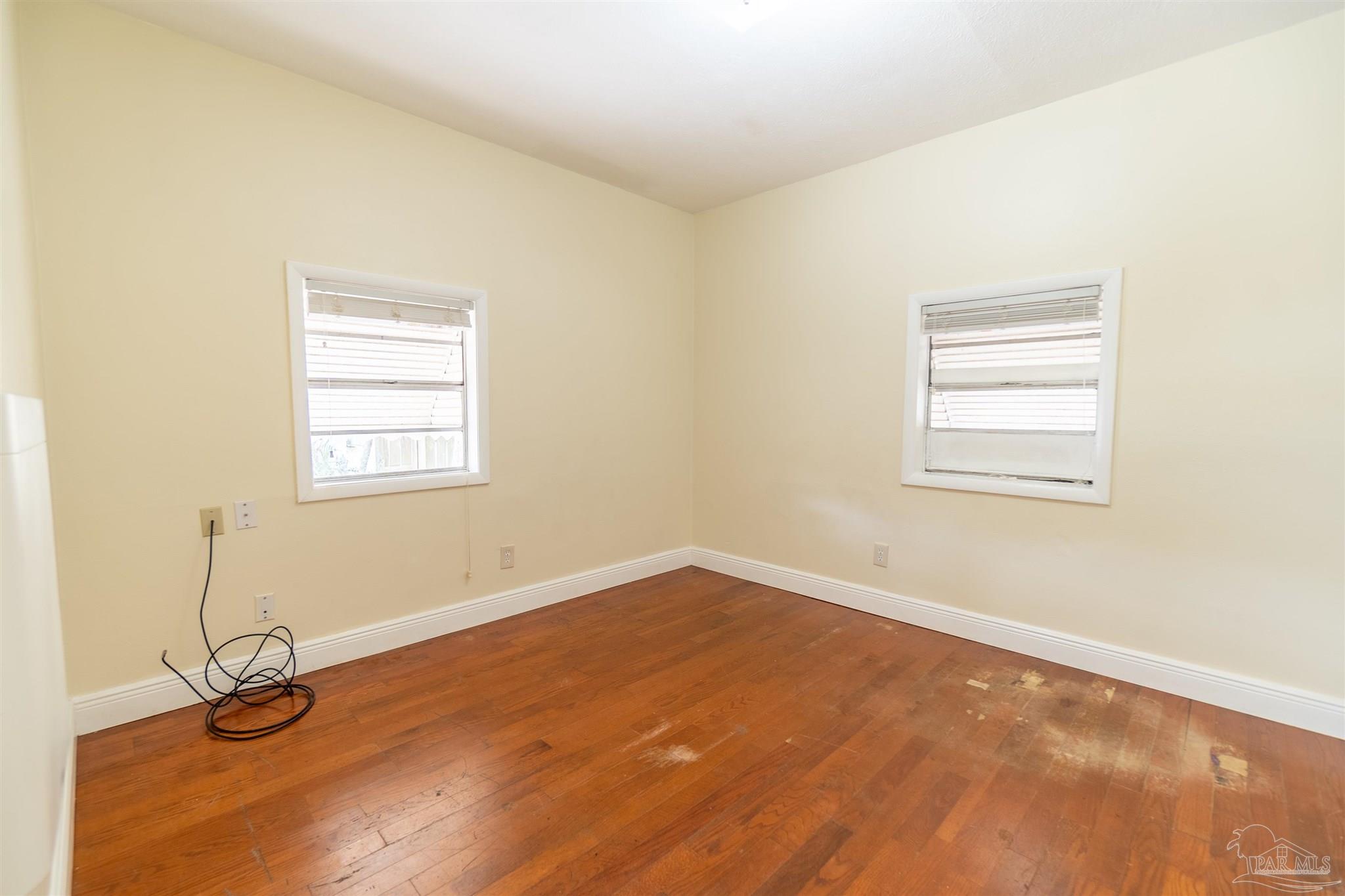 3 E Carver Dr