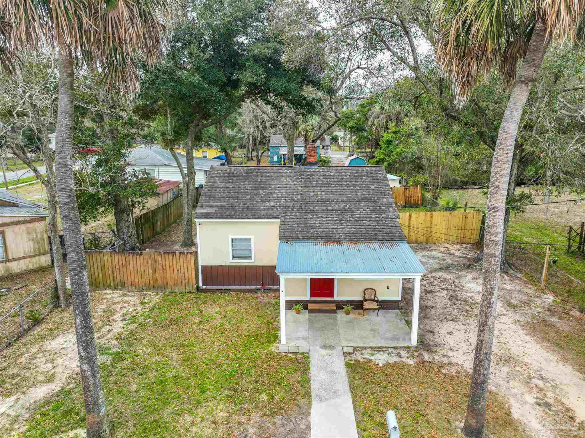 3 E Carver Dr