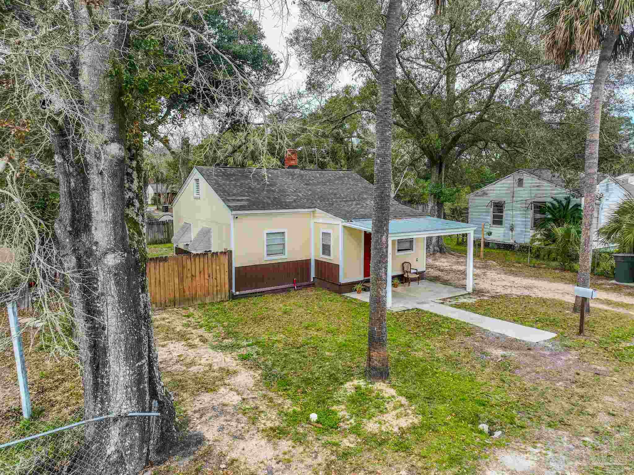 3 E Carver Dr