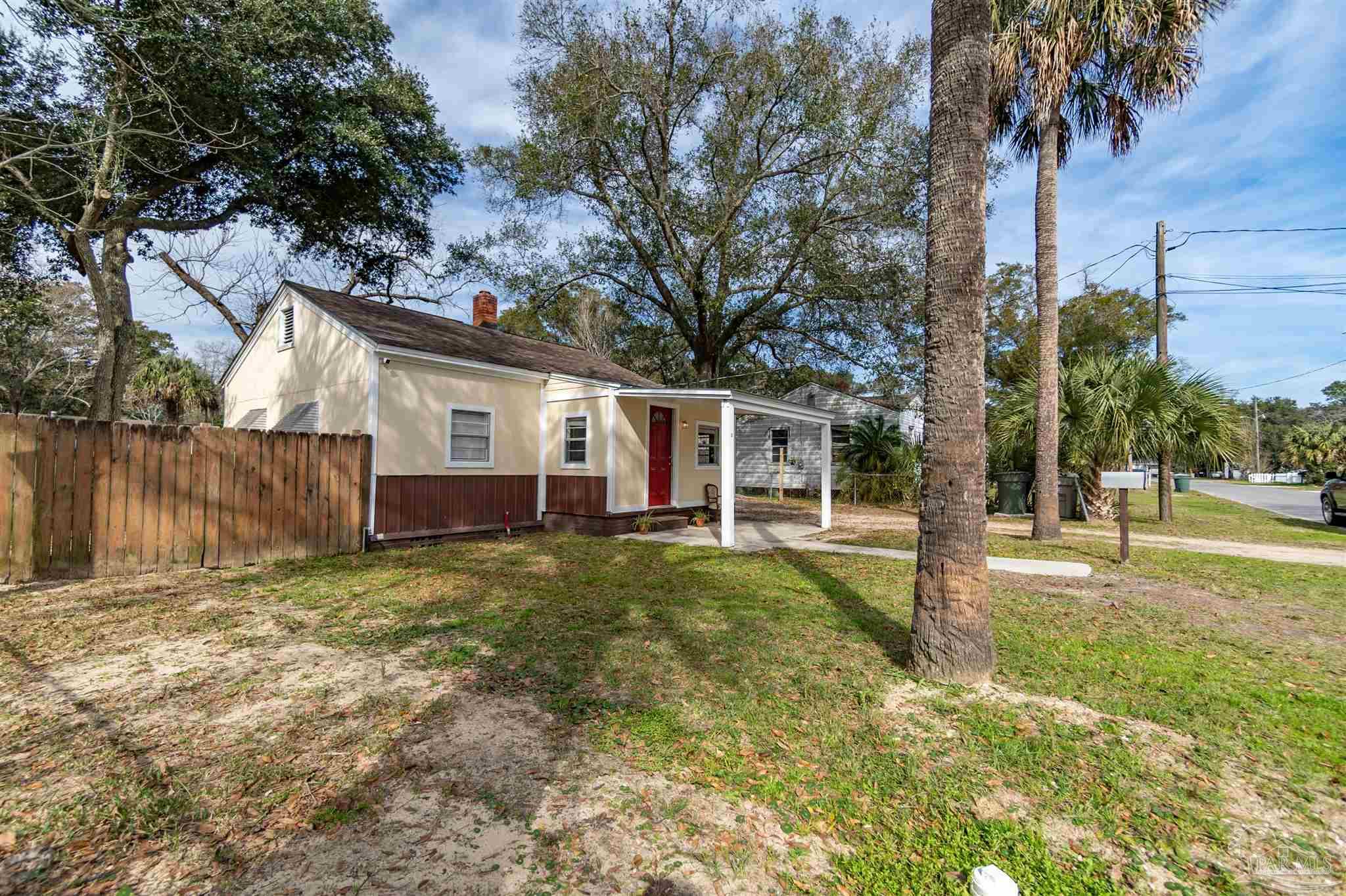 3 E Carver Dr
