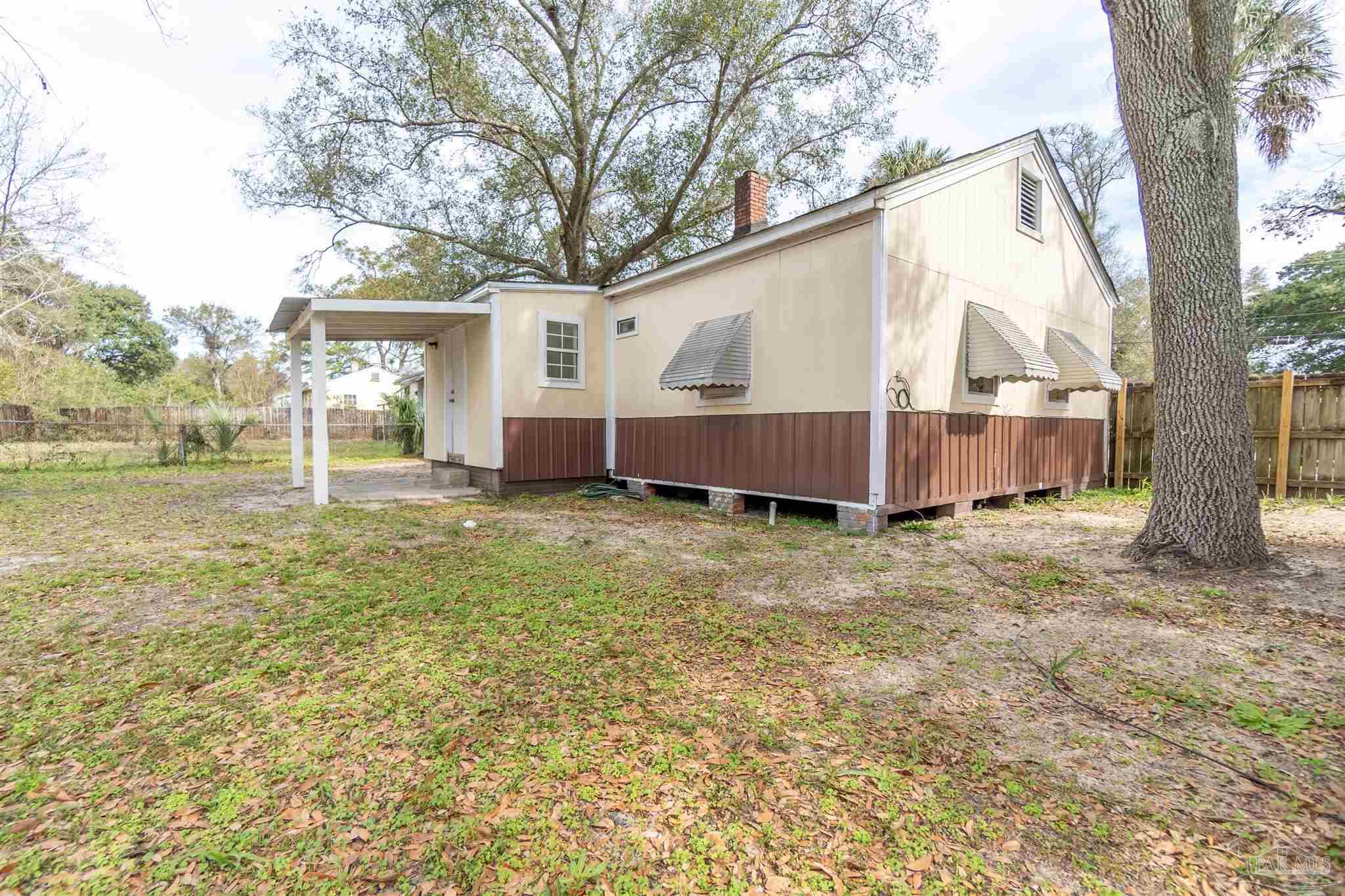 3 E Carver Dr