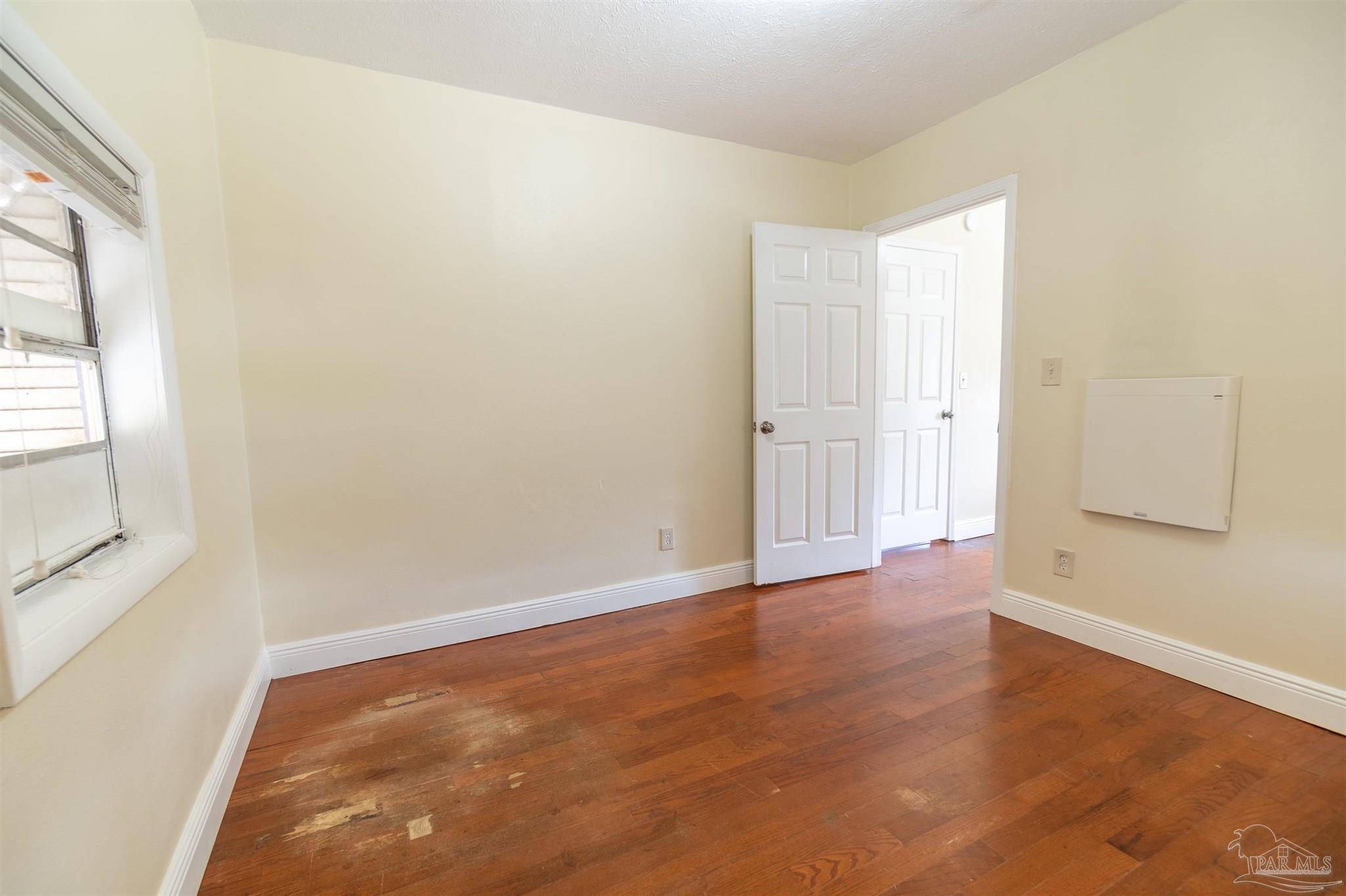 3 E Carver Dr