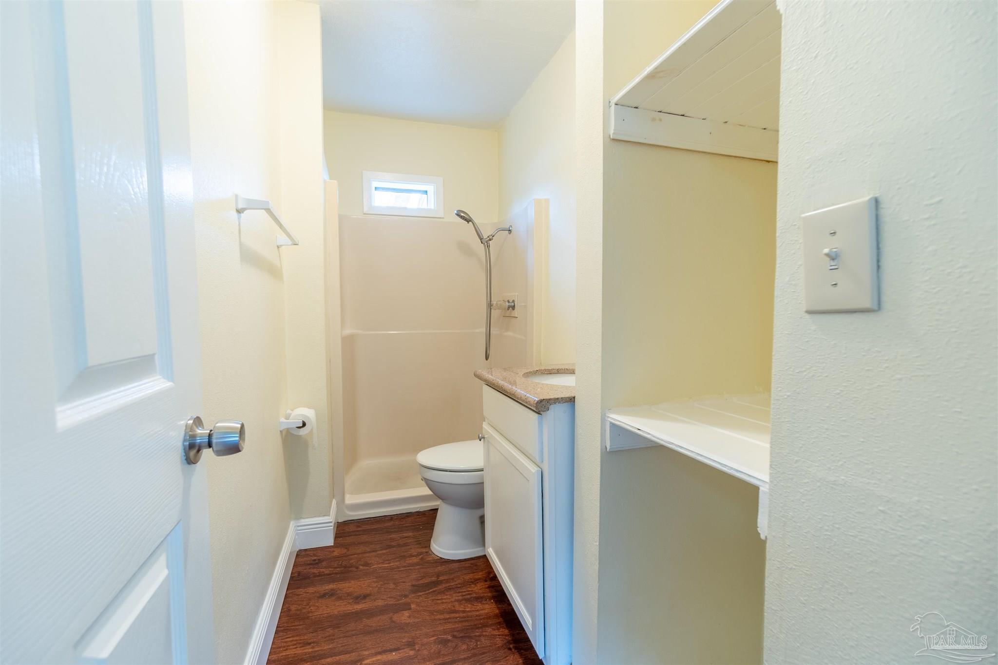 3 E Carver Dr