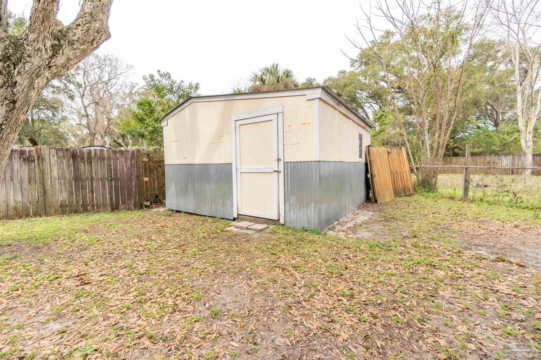 3 E Carver Dr