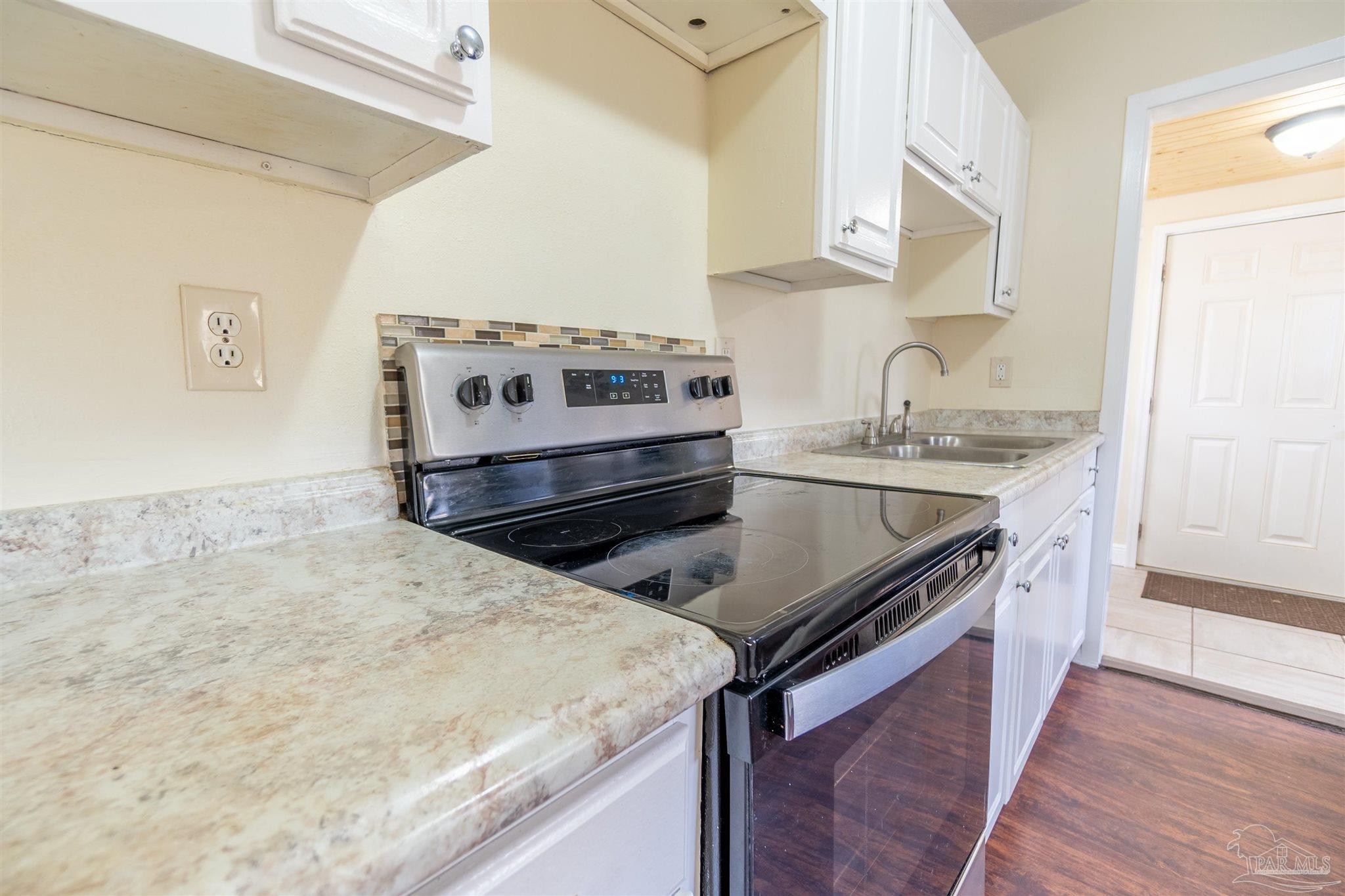 3 E Carver Dr