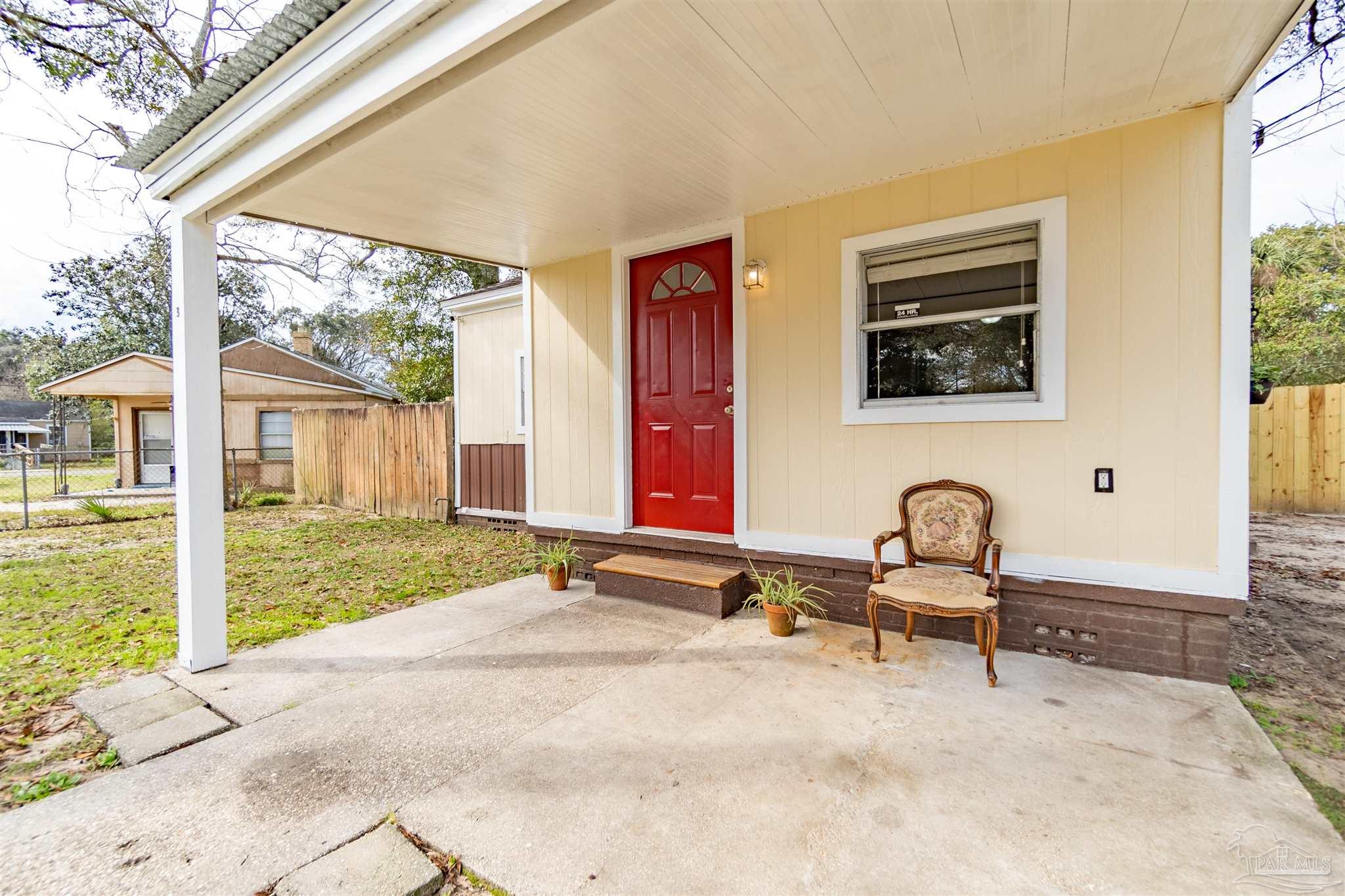 3 E Carver Dr