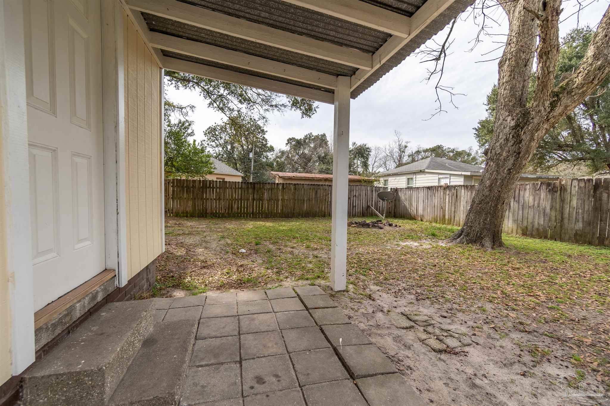 3 E Carver Dr