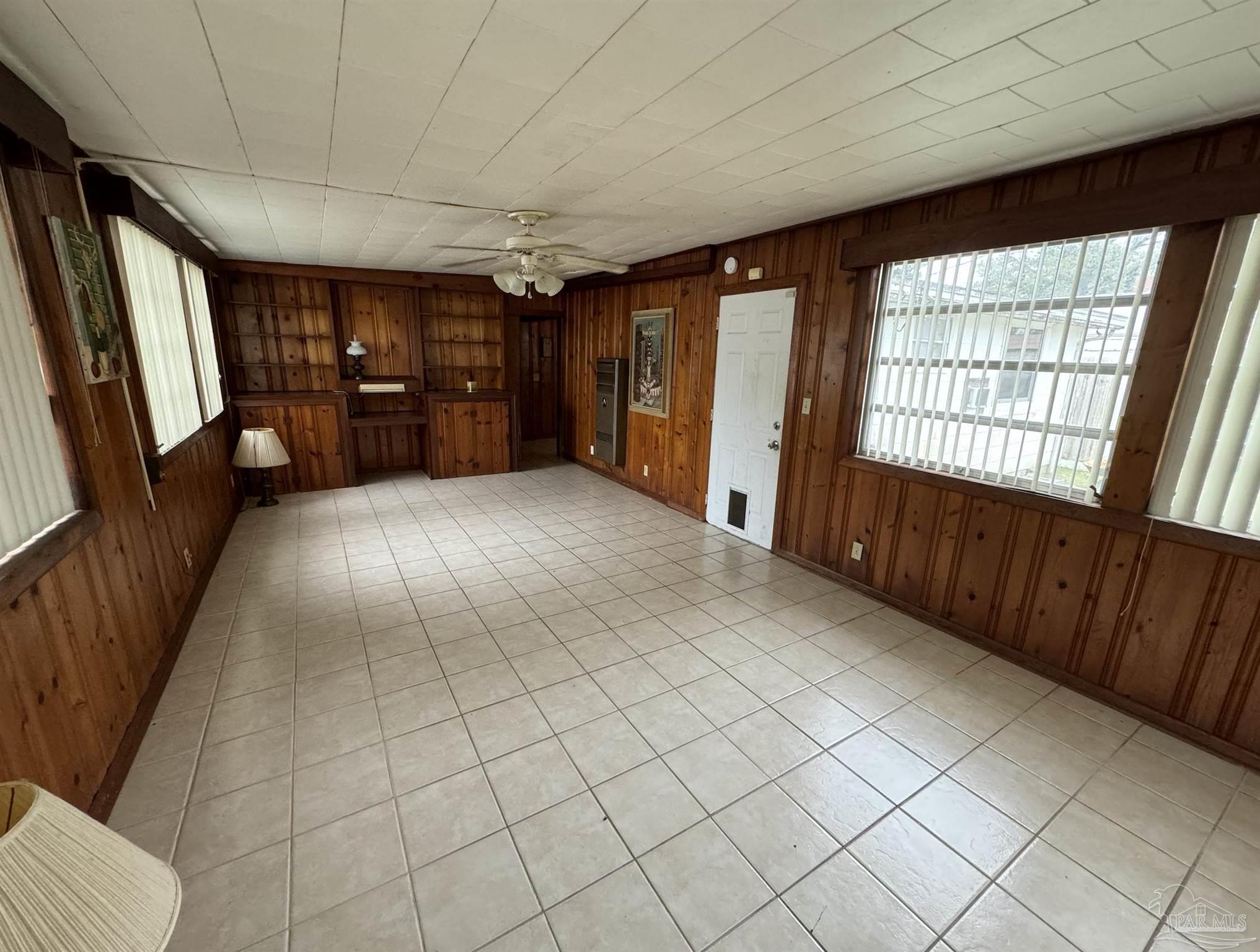 6 Cousineau Rd