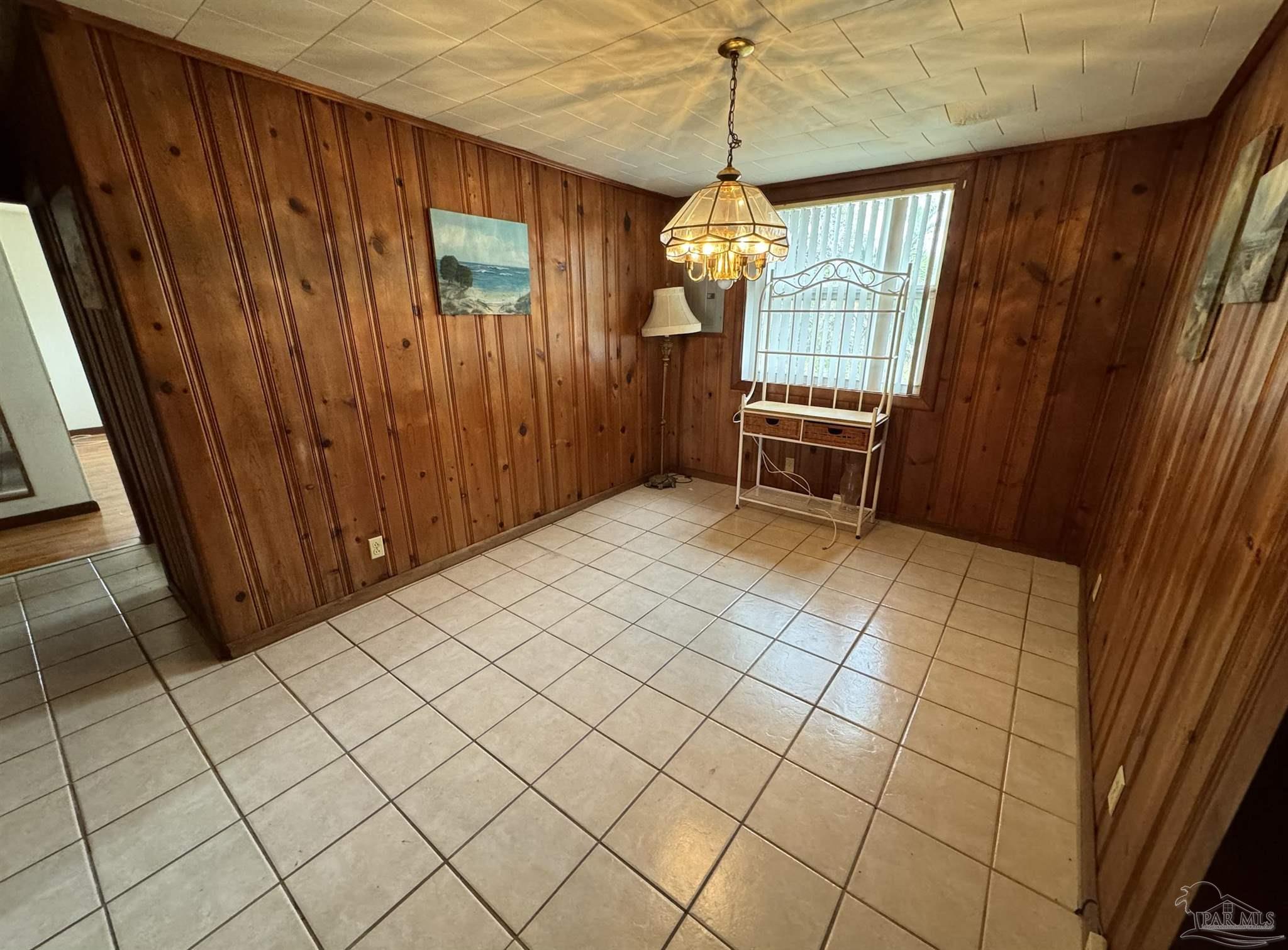 6 Cousineau Rd