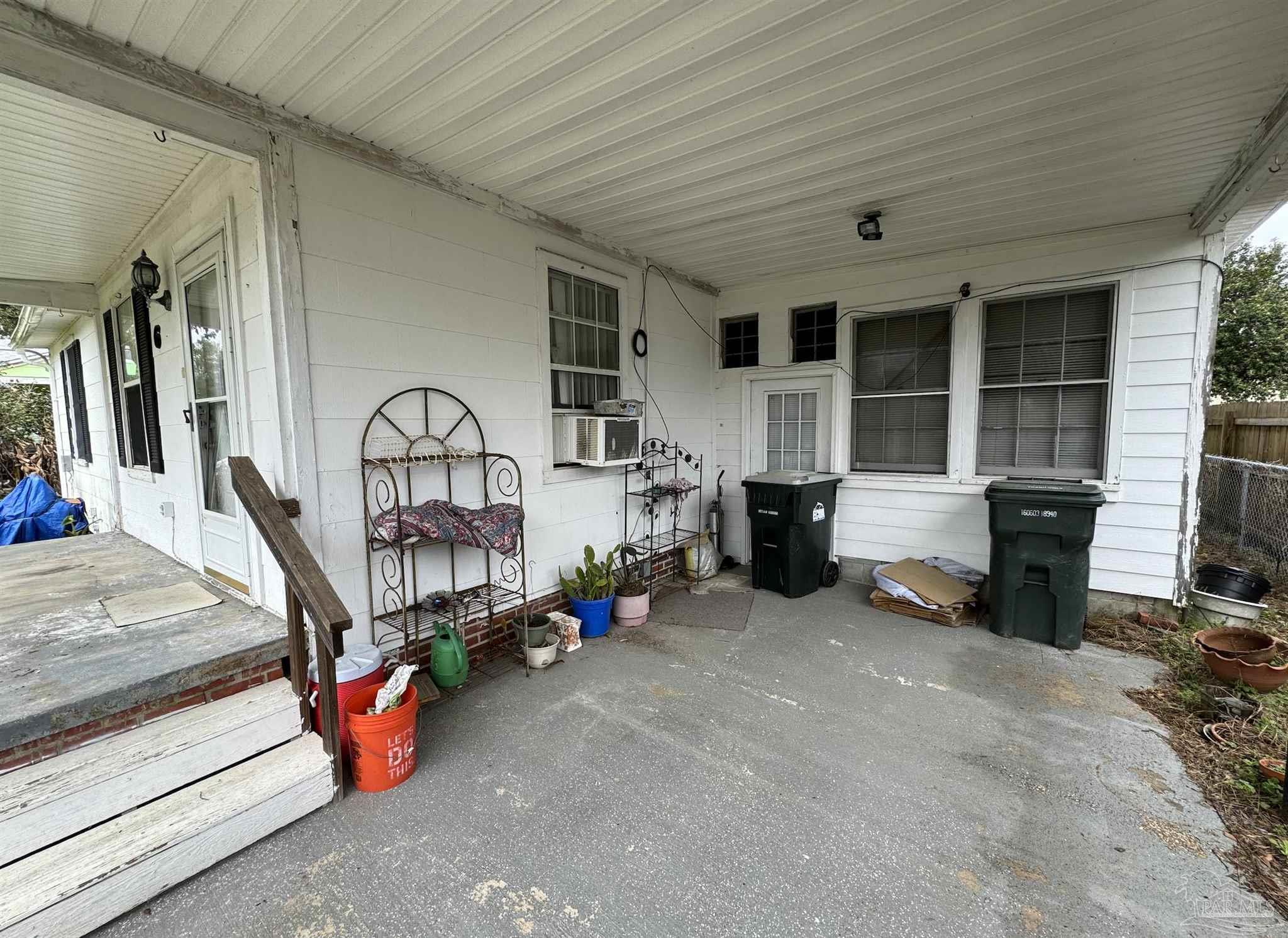 6 Cousineau Rd