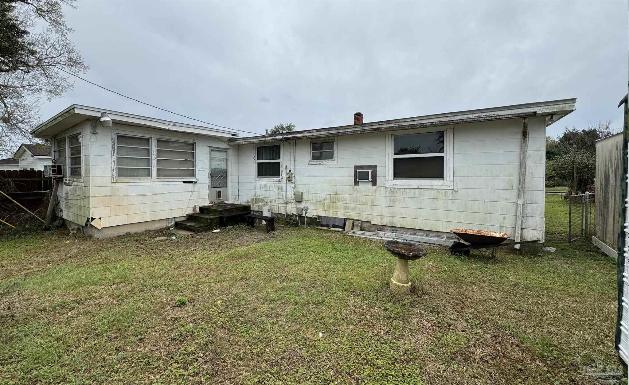 6 Cousineau Rd