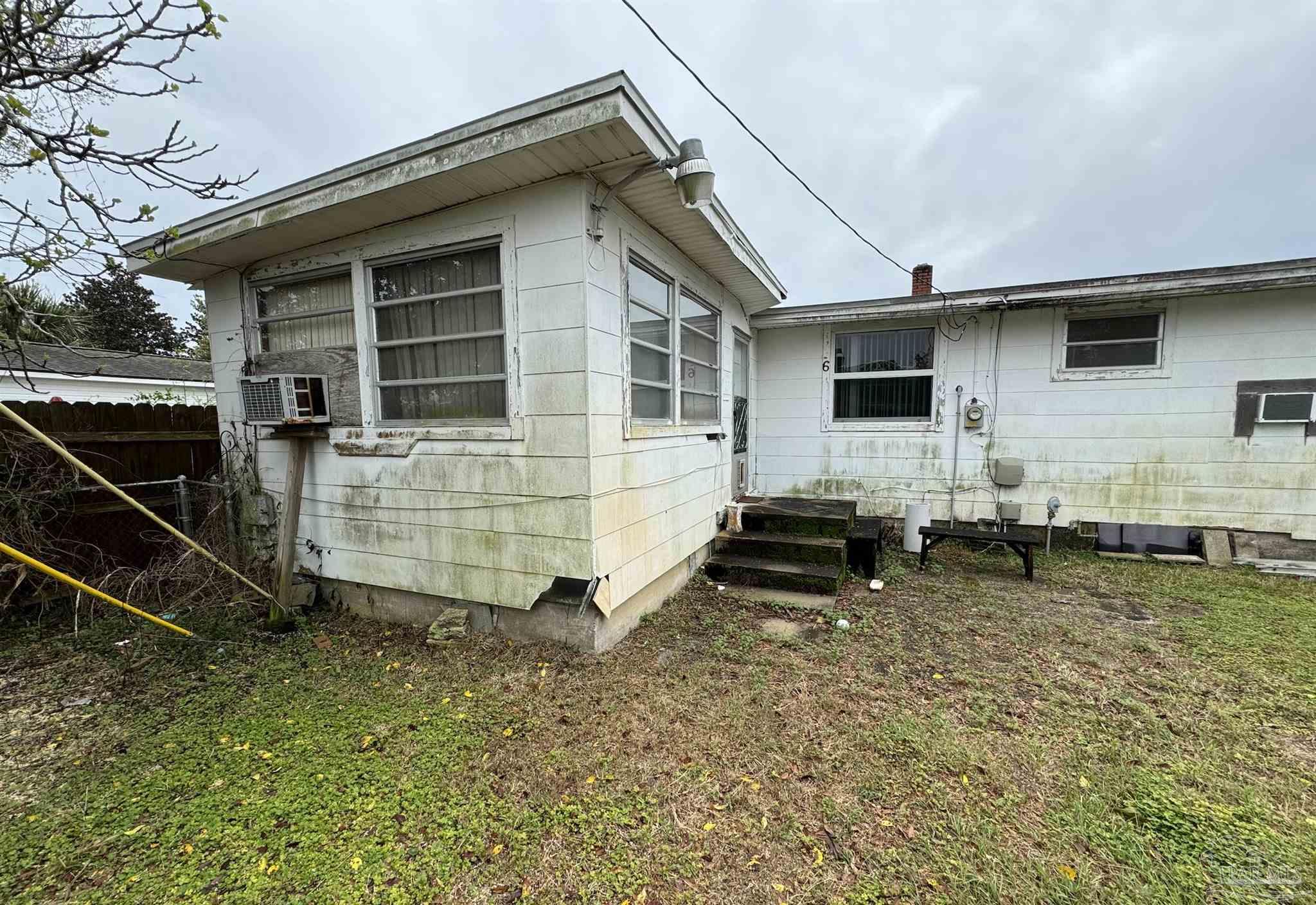6 Cousineau Rd