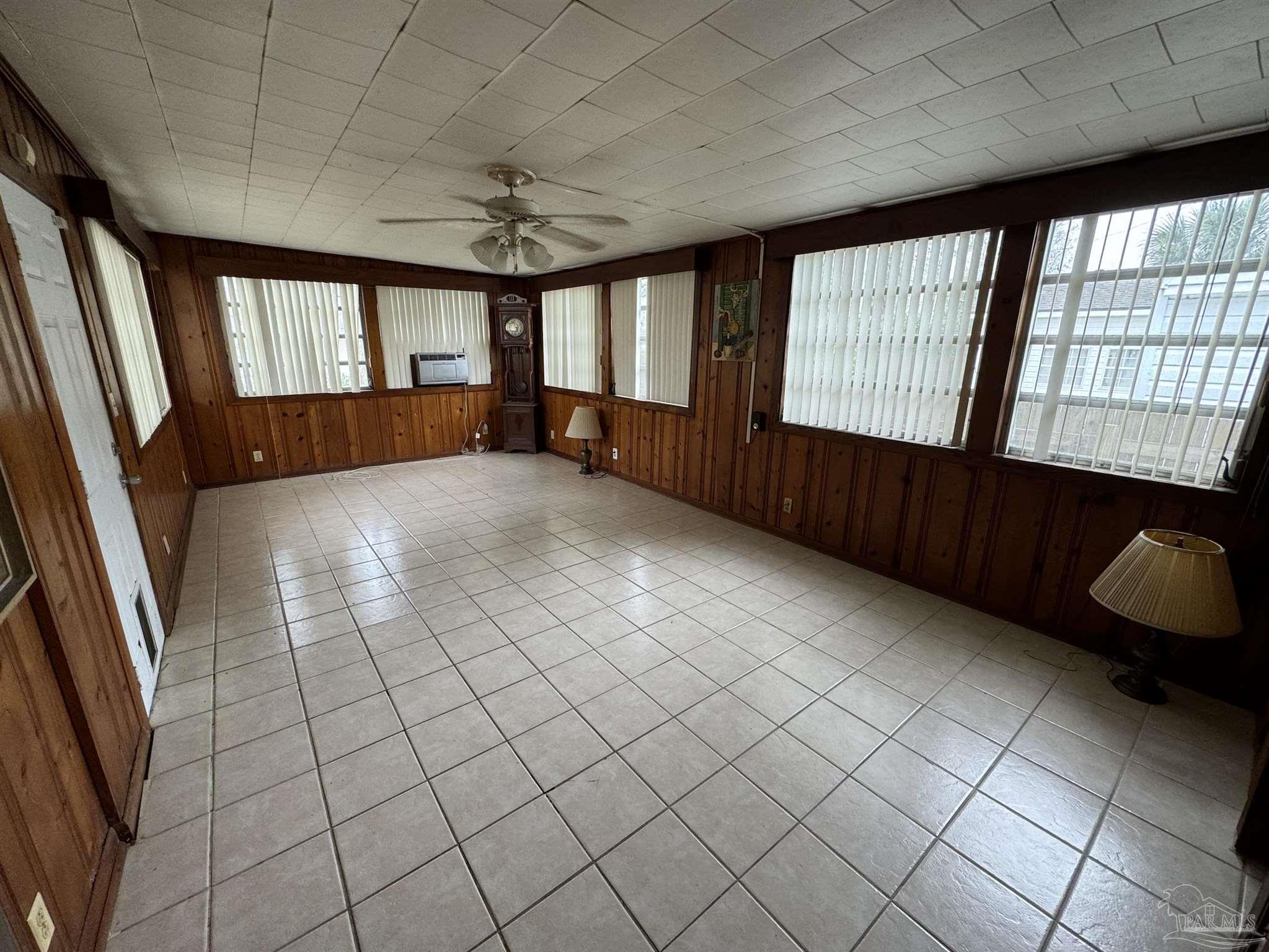 6 Cousineau Rd
