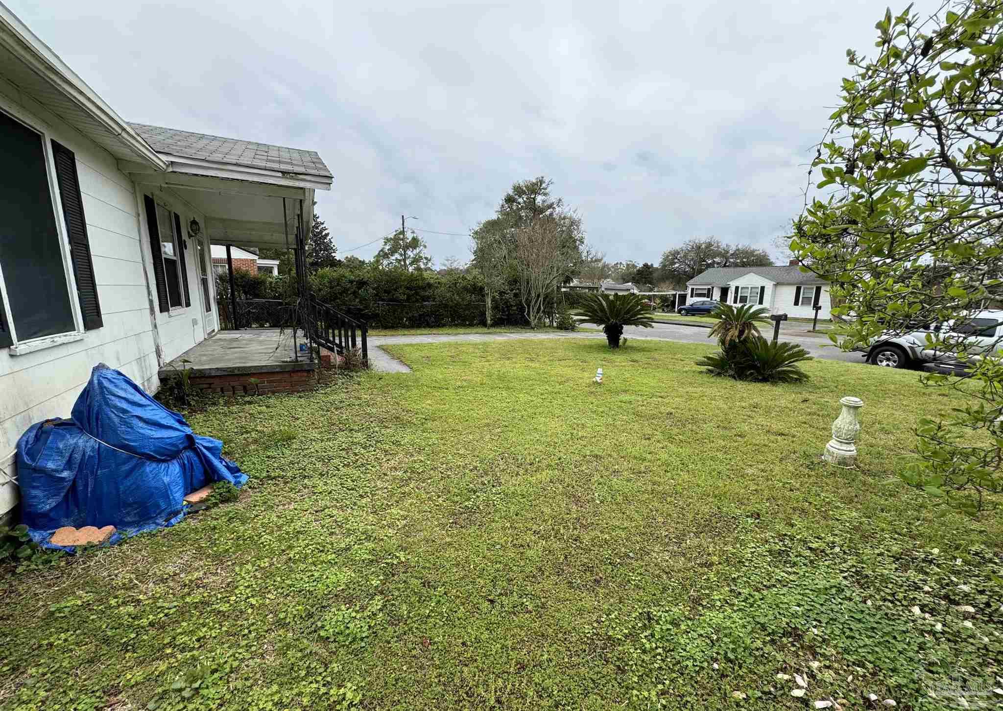 6 Cousineau Rd