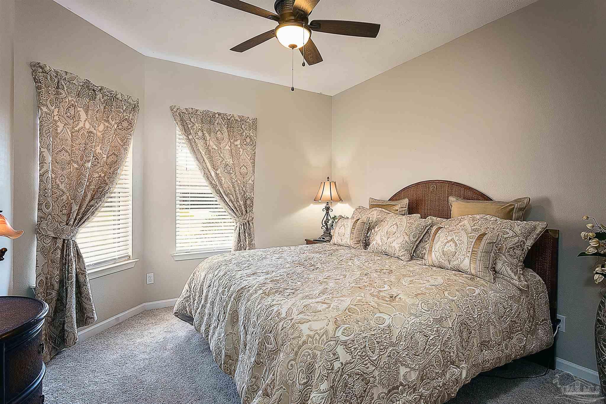4069 Longwood Cir