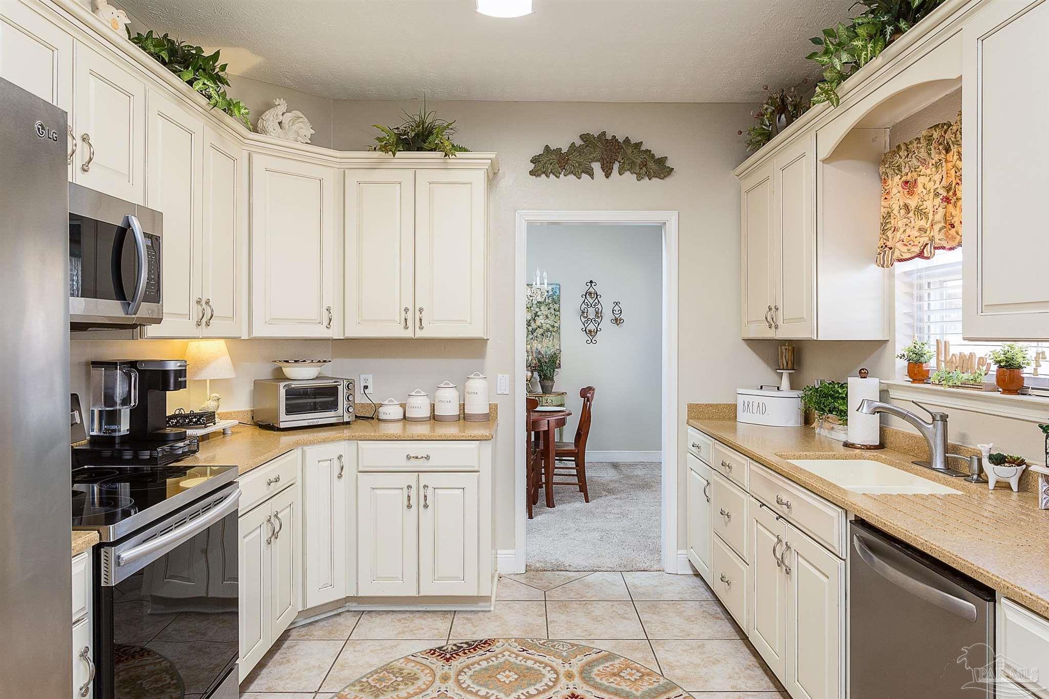 4069 Longwood Cir