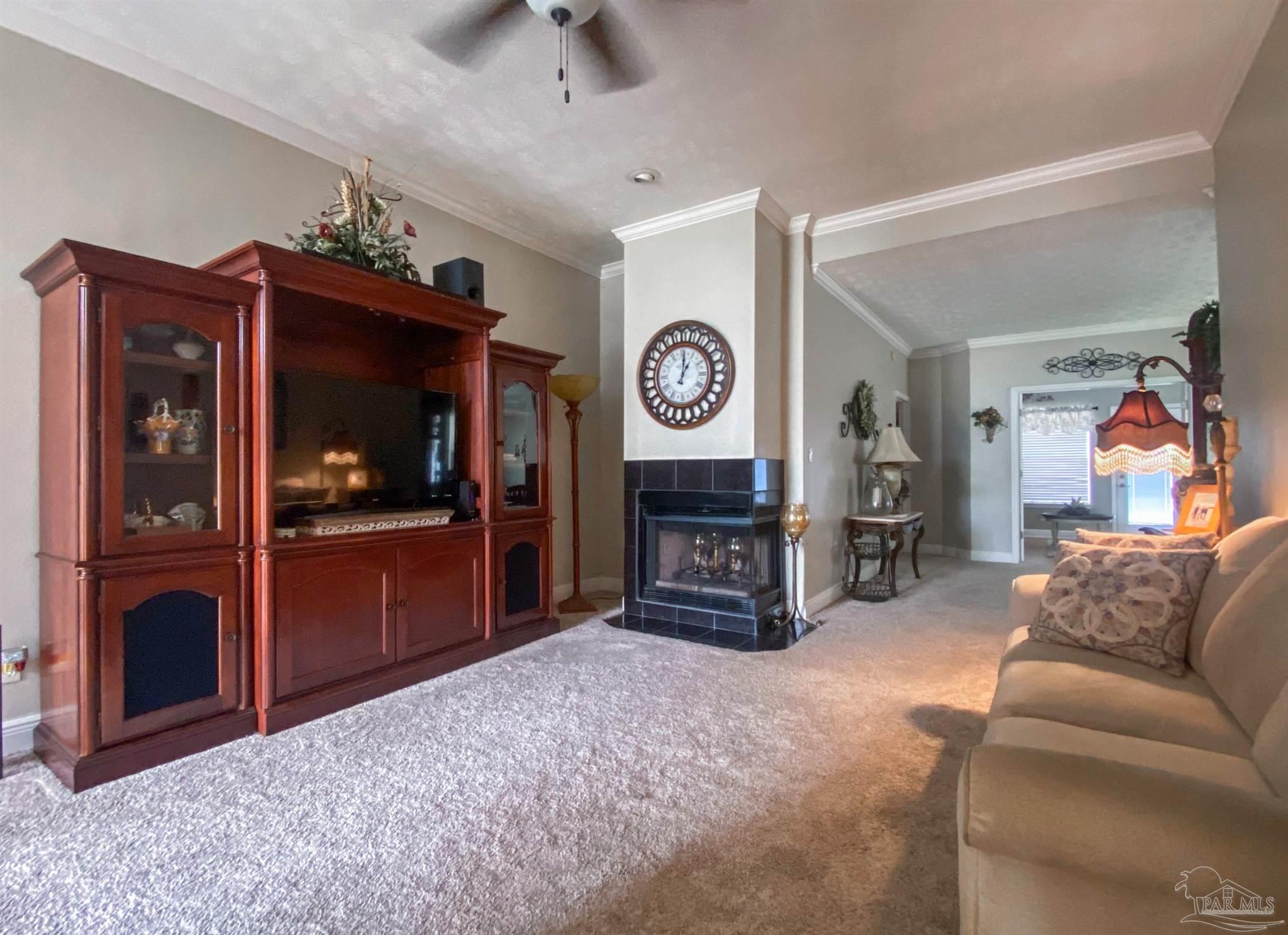4069 Longwood Cir