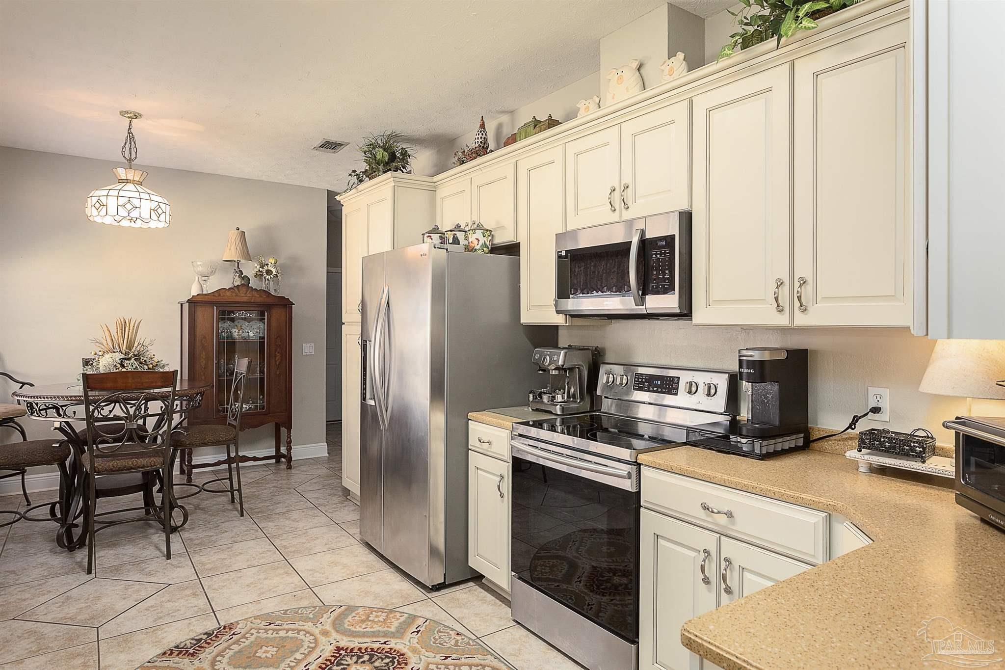 4069 Longwood Cir