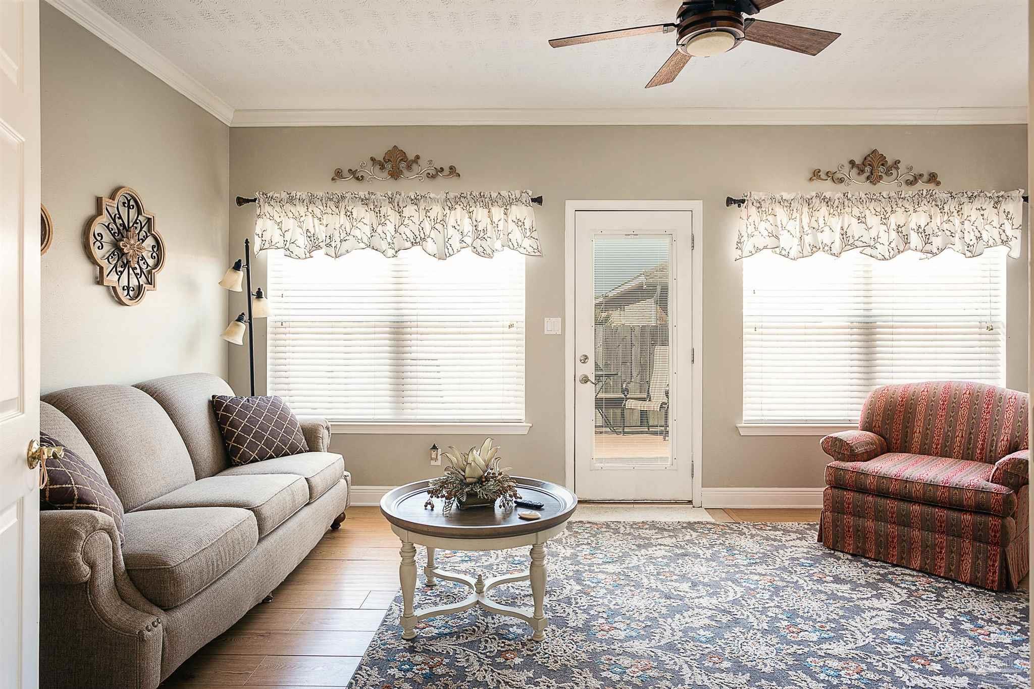 4069 Longwood Cir