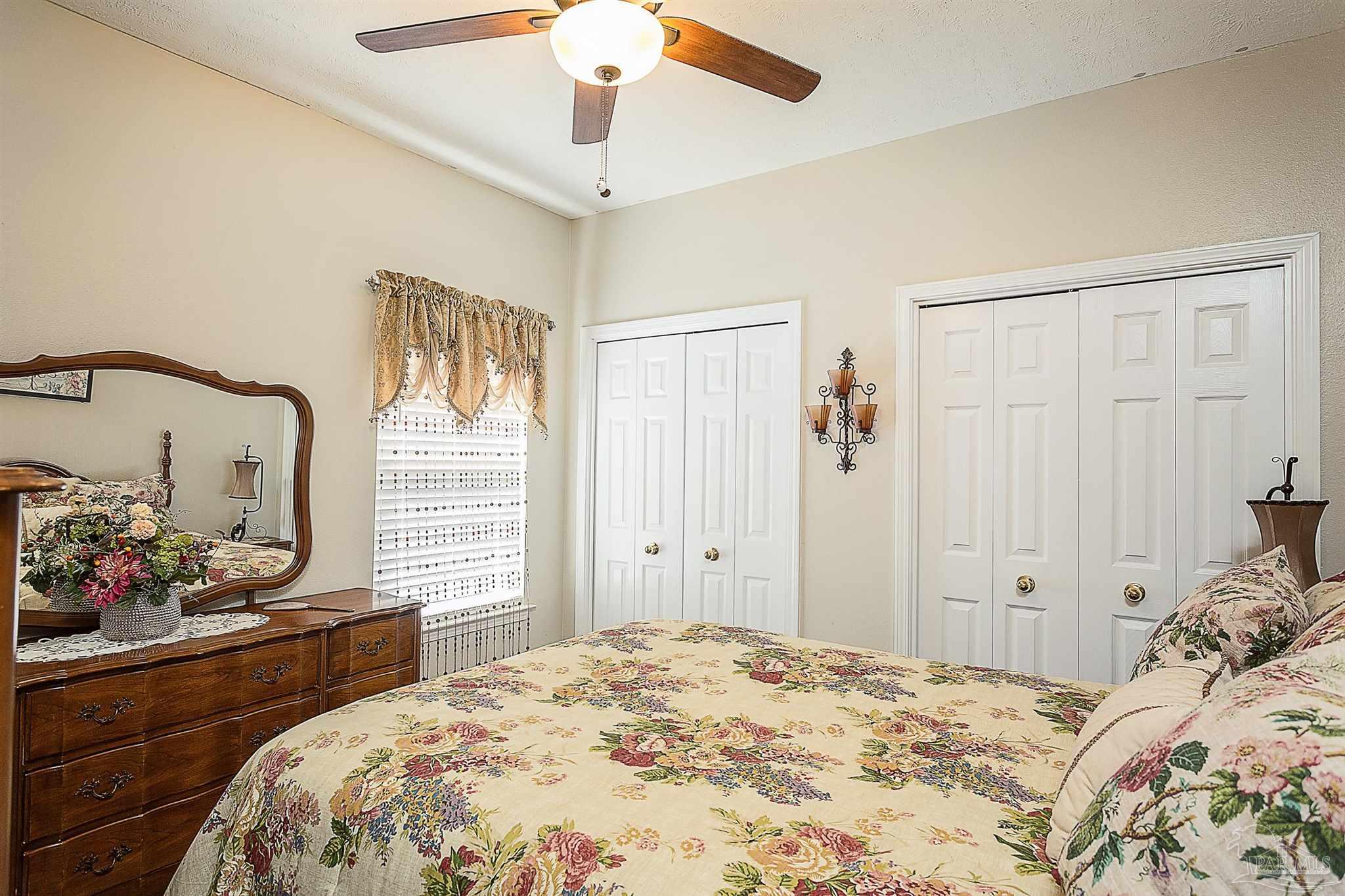 4069 Longwood Cir