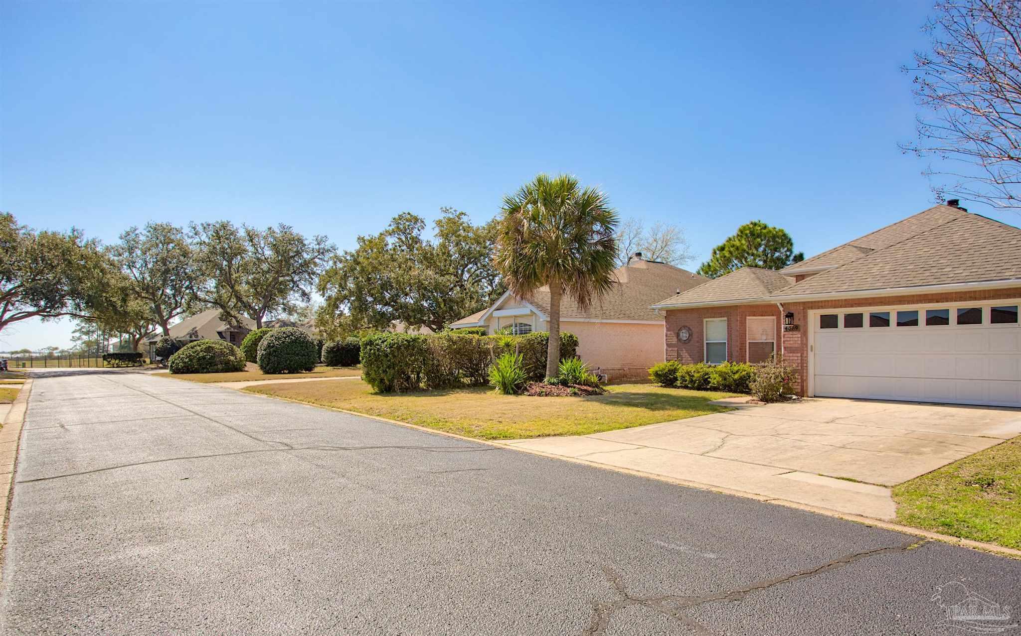 4069 Longwood Cir