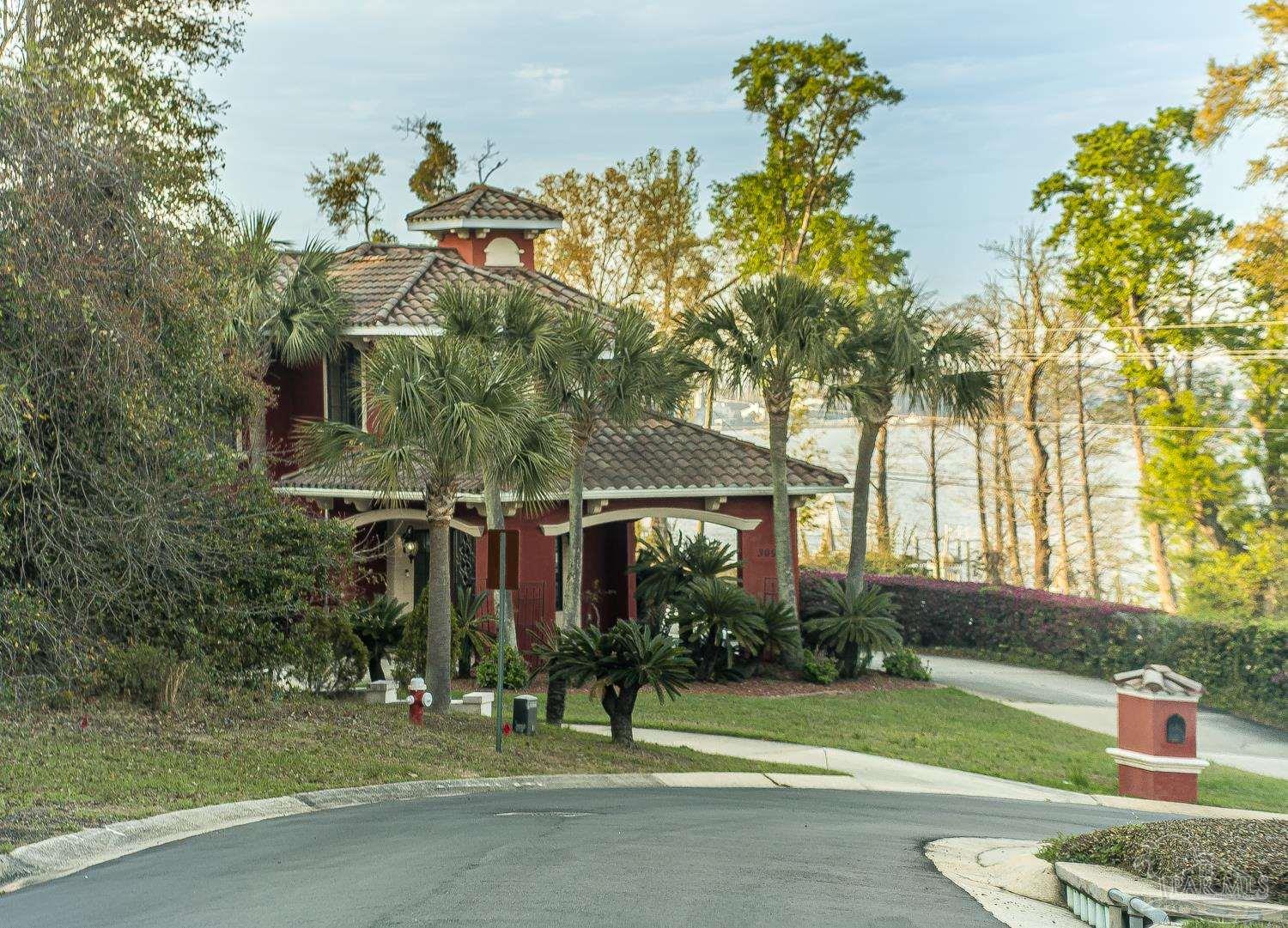 3033 Pelican Ln