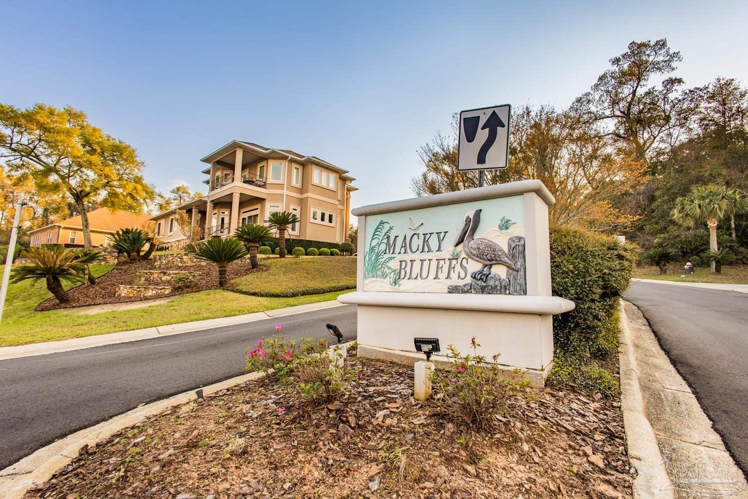 3033 Pelican Ln