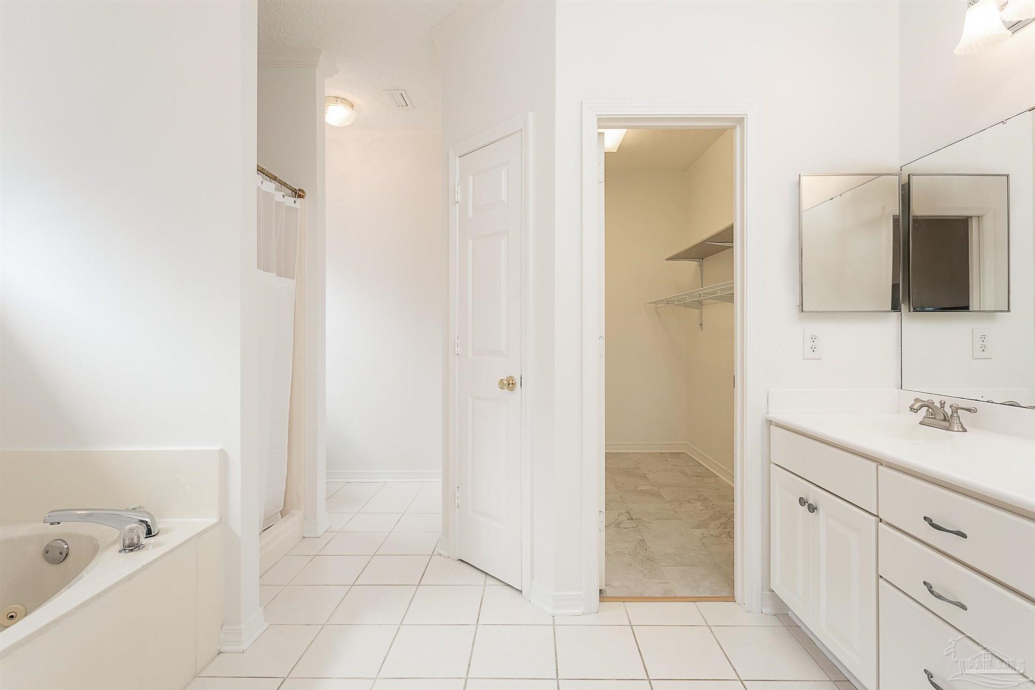 4068 Longwood Cir