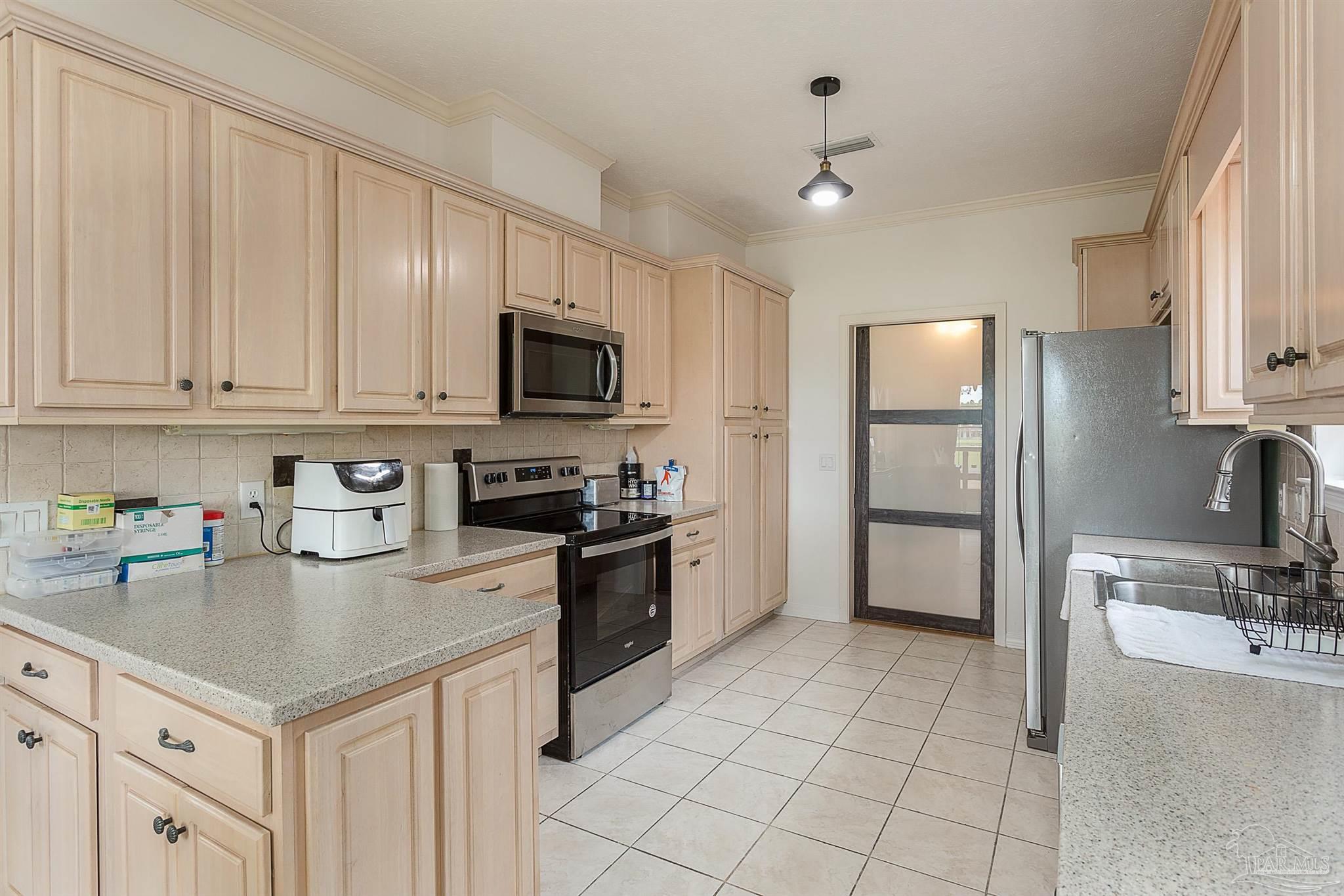 4068 Longwood Cir