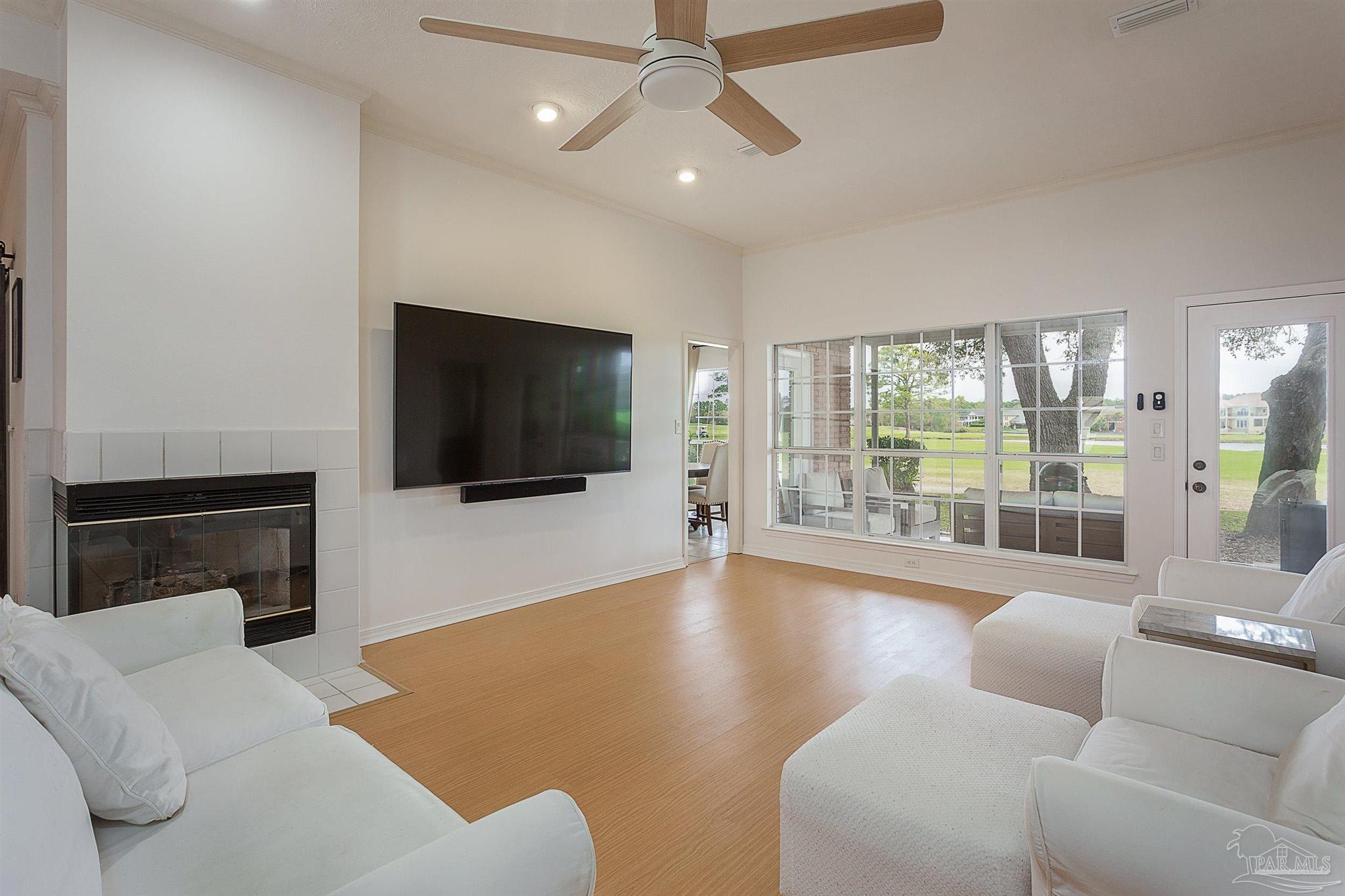 4068 Longwood Cir