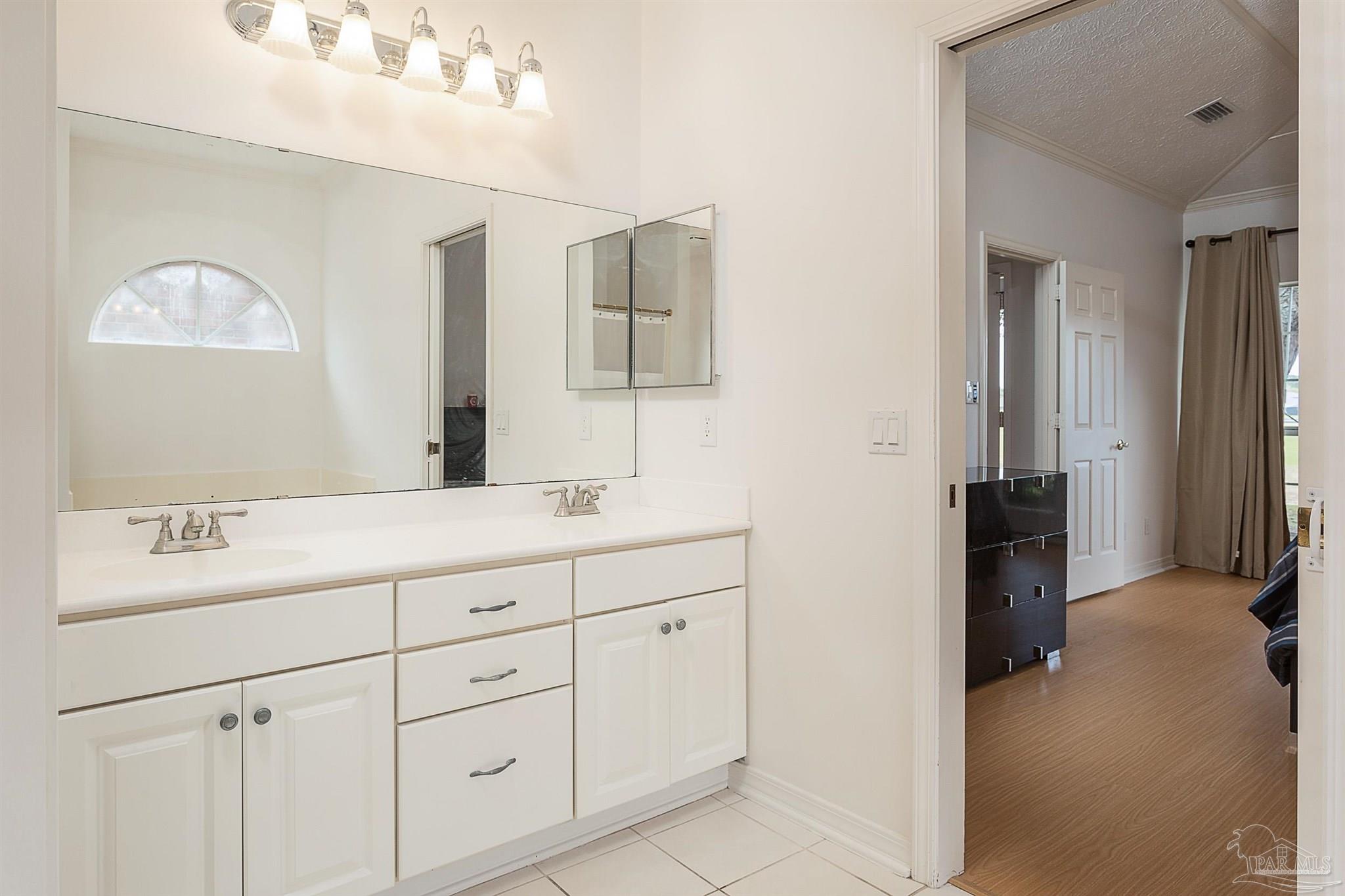 4068 Longwood Cir