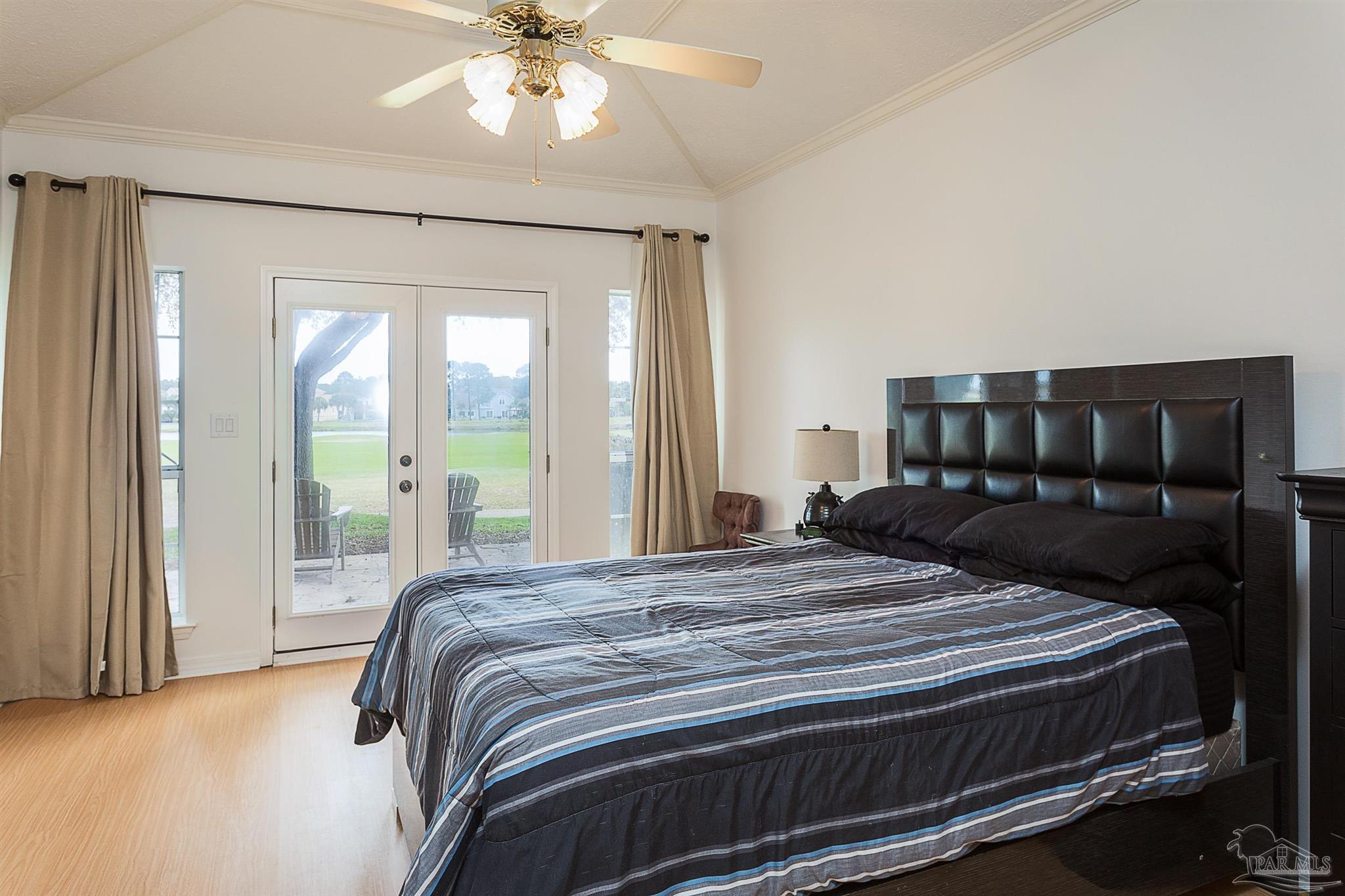 4068 Longwood Cir