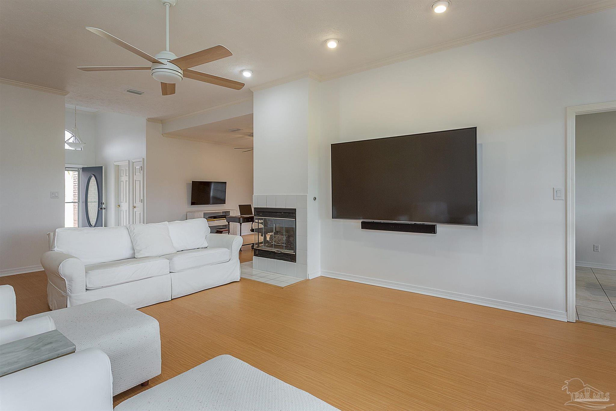 4068 Longwood Cir