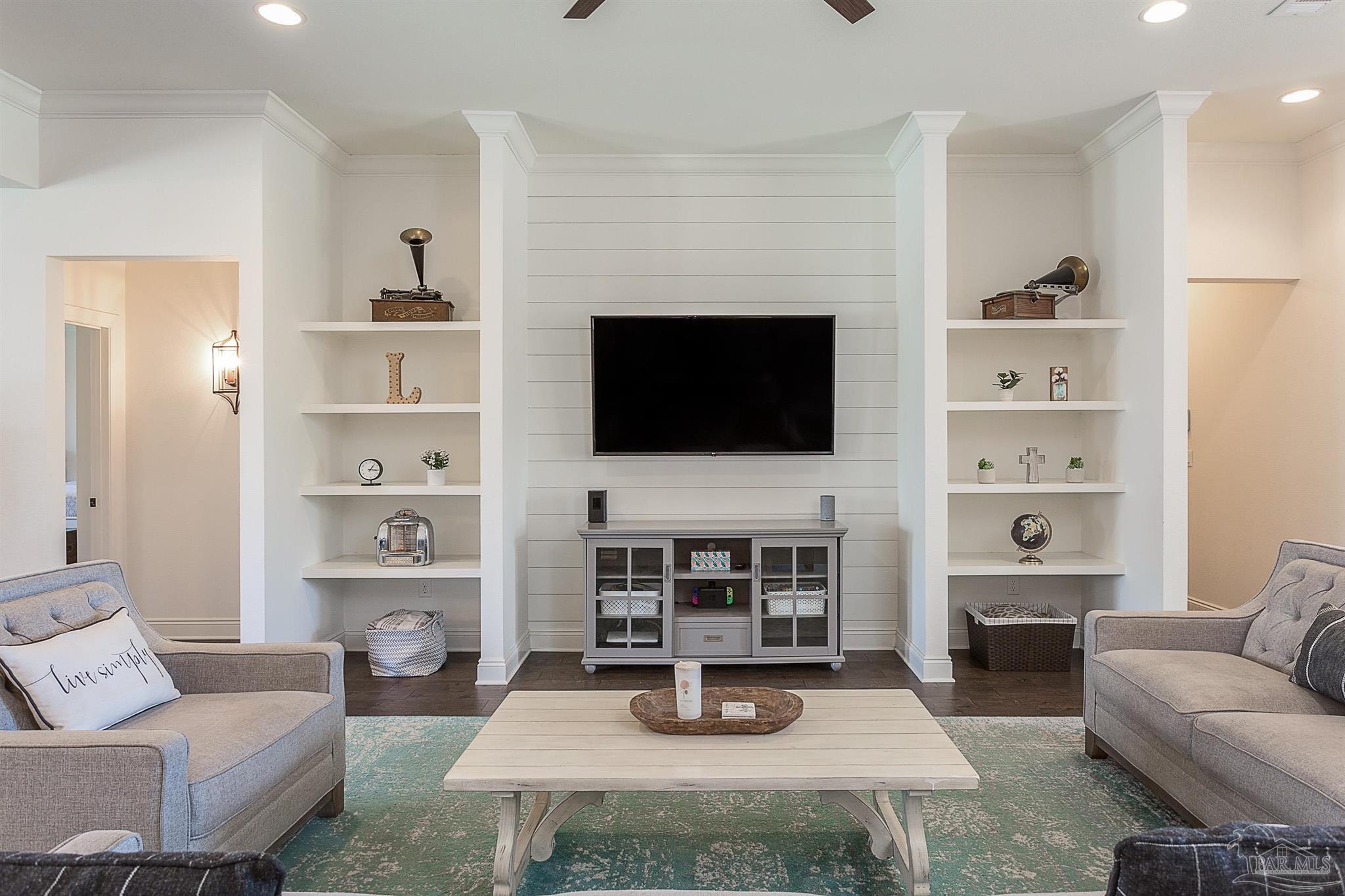 5387 Southlake Dr