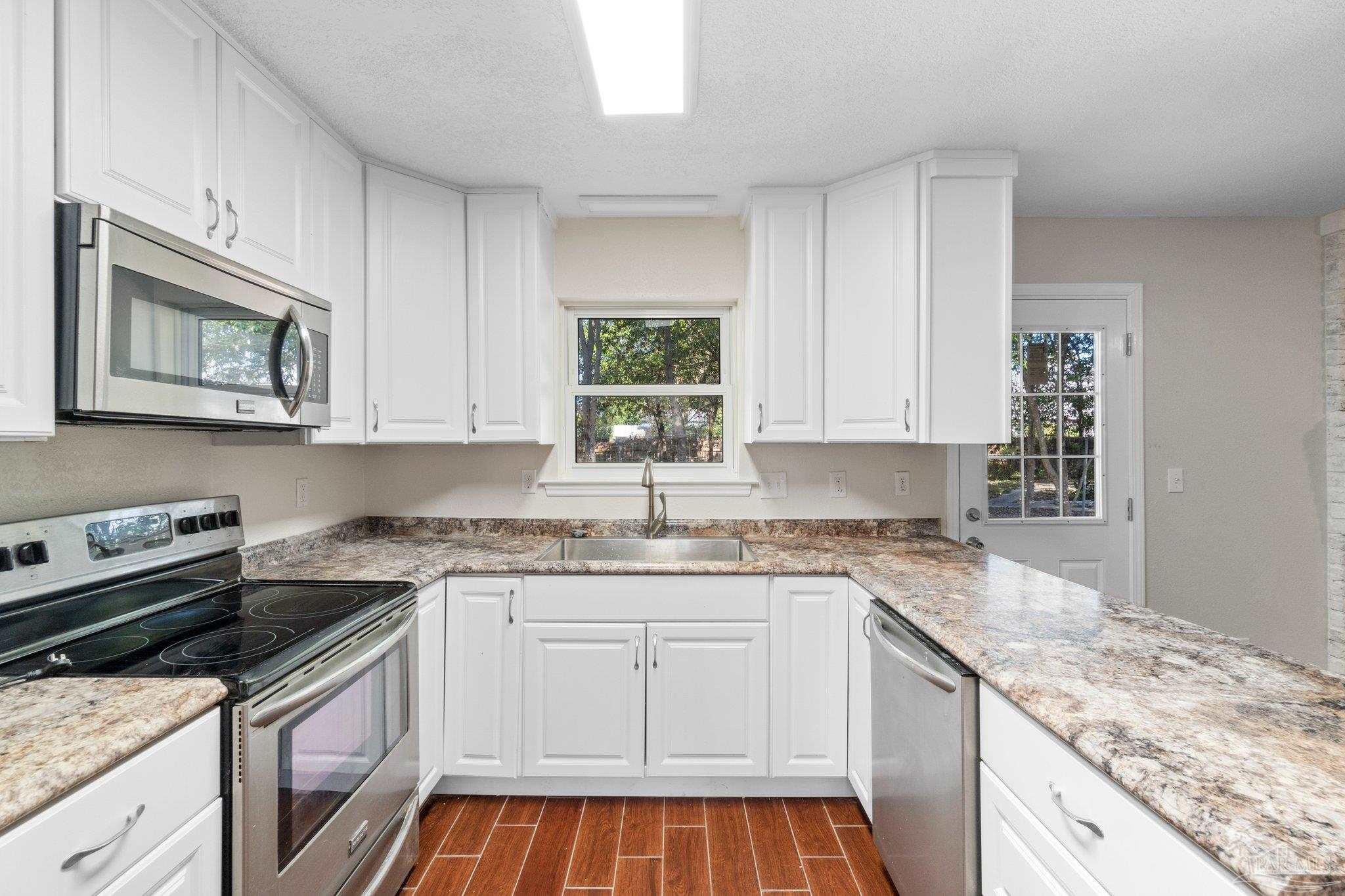8230 Ridgefield Rd