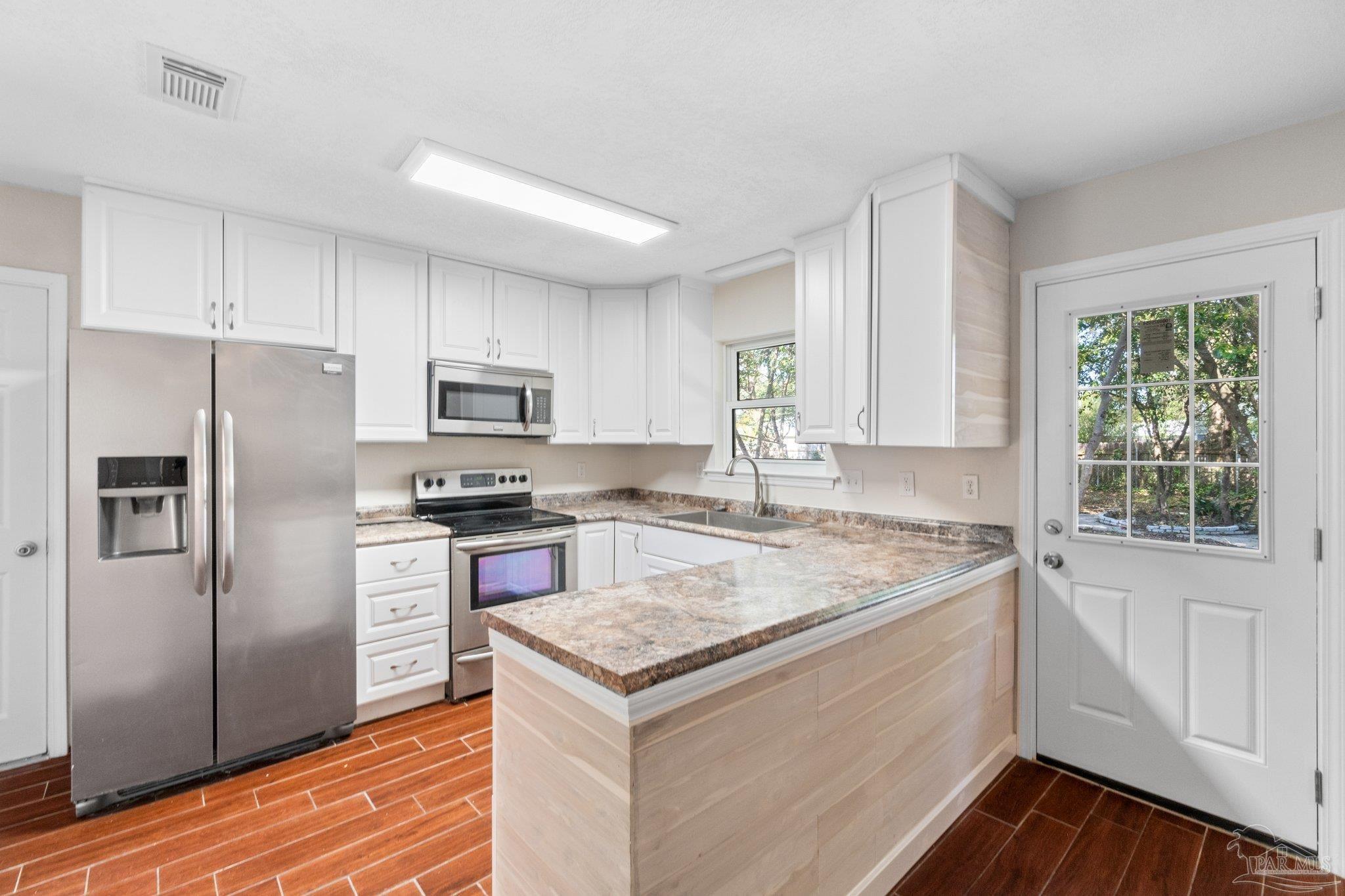 8230 Ridgefield Rd