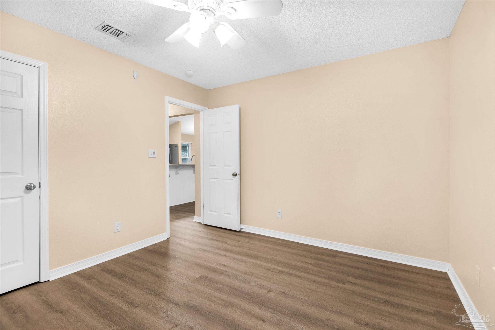 5949 Ridgeview Dr