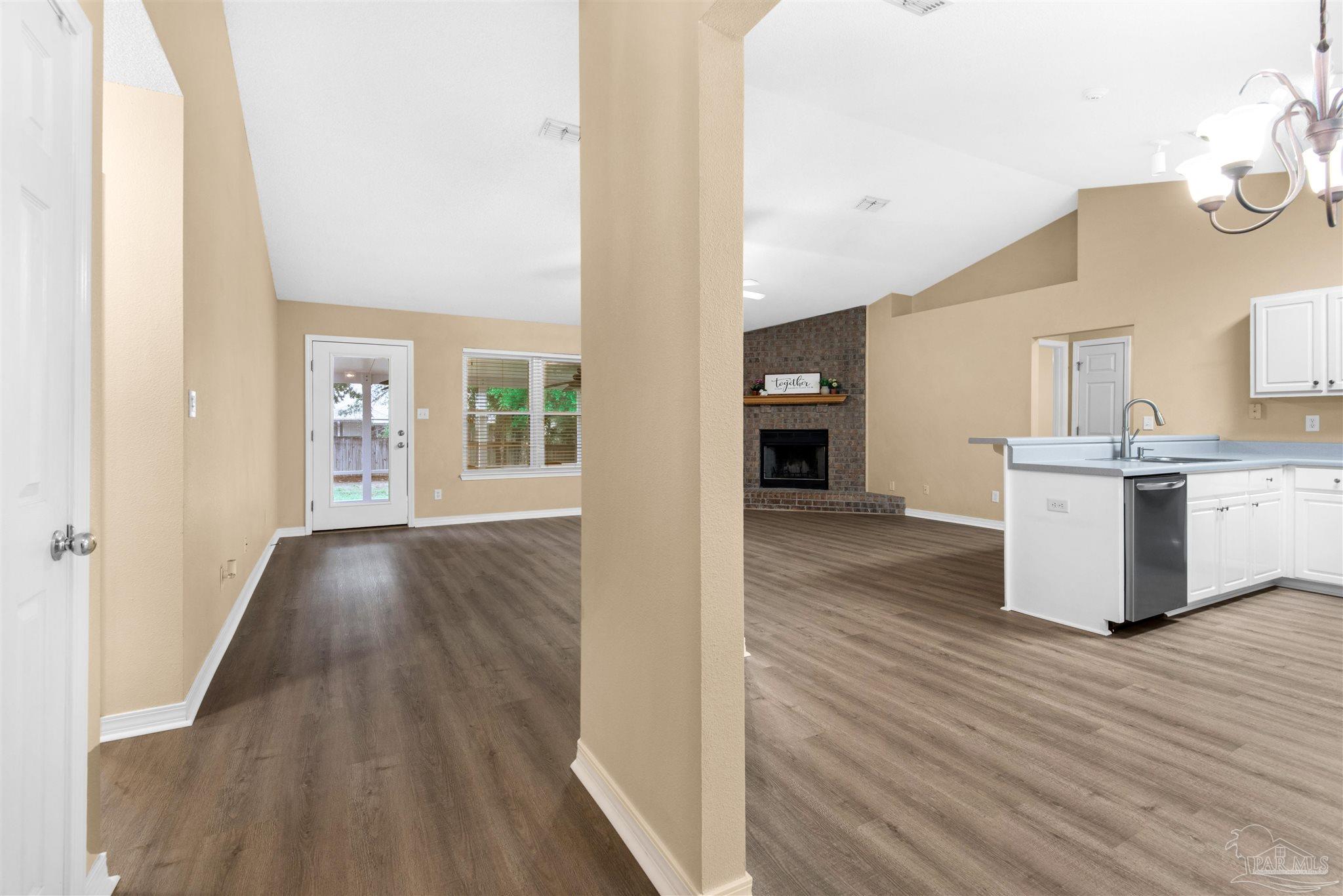5949 Ridgeview Dr
