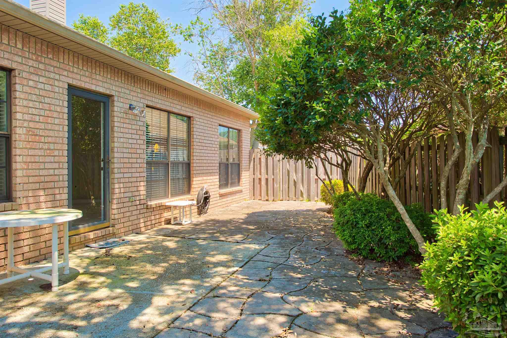 4161 Longwood Cir