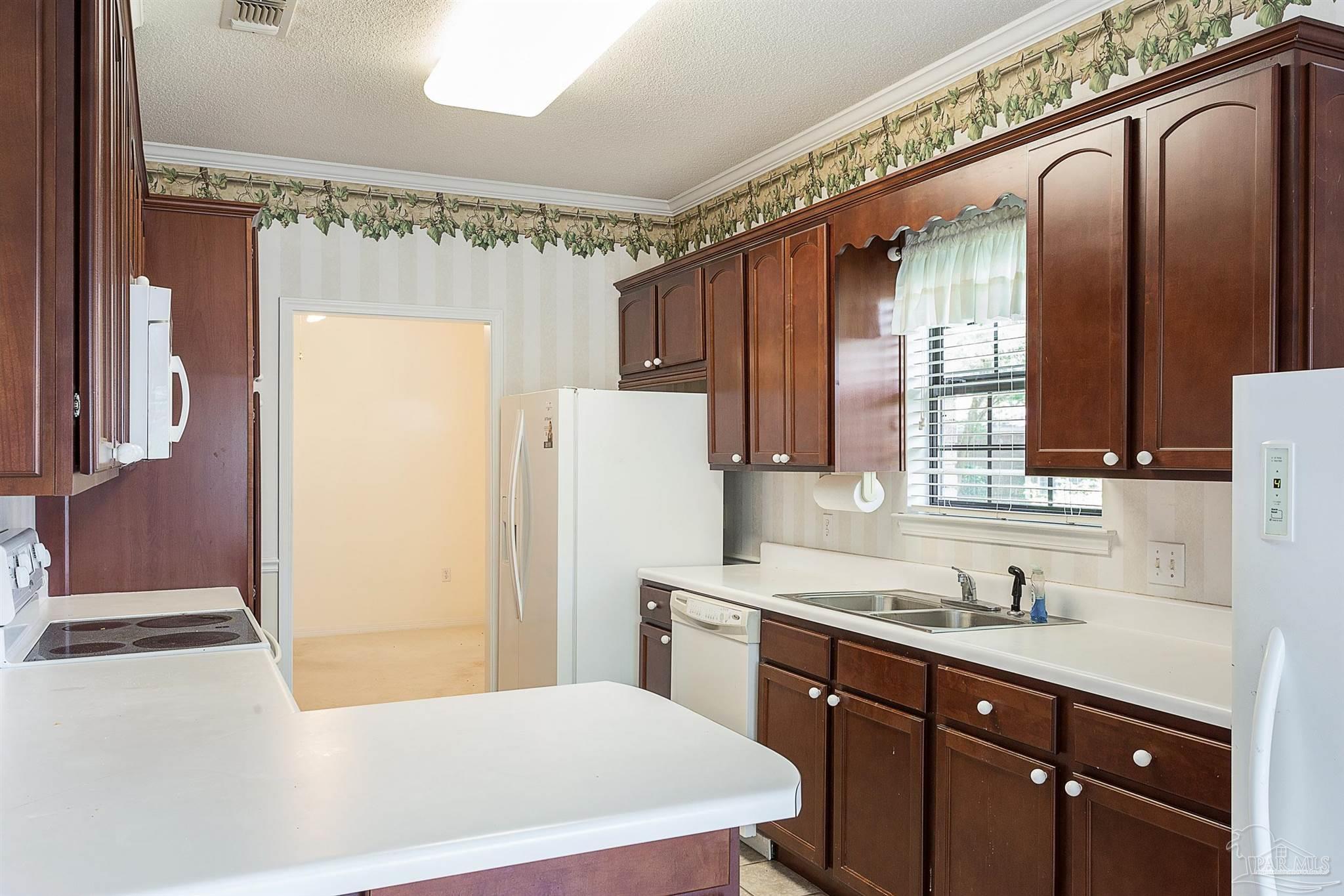 4161 Longwood Cir