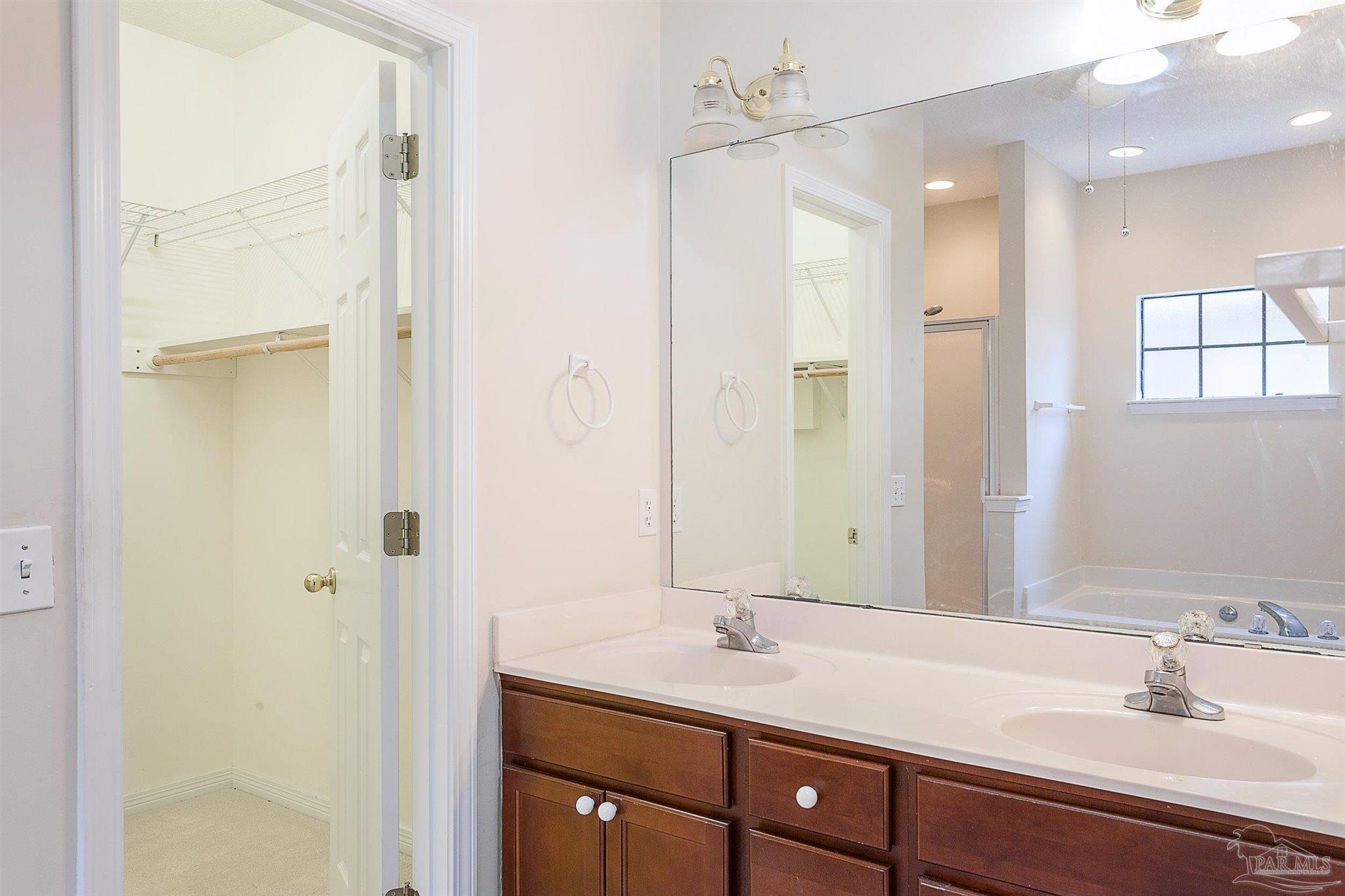 4161 Longwood Cir